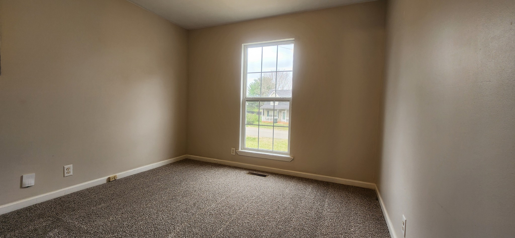 129 Oak Tree Dr Property Photo 8