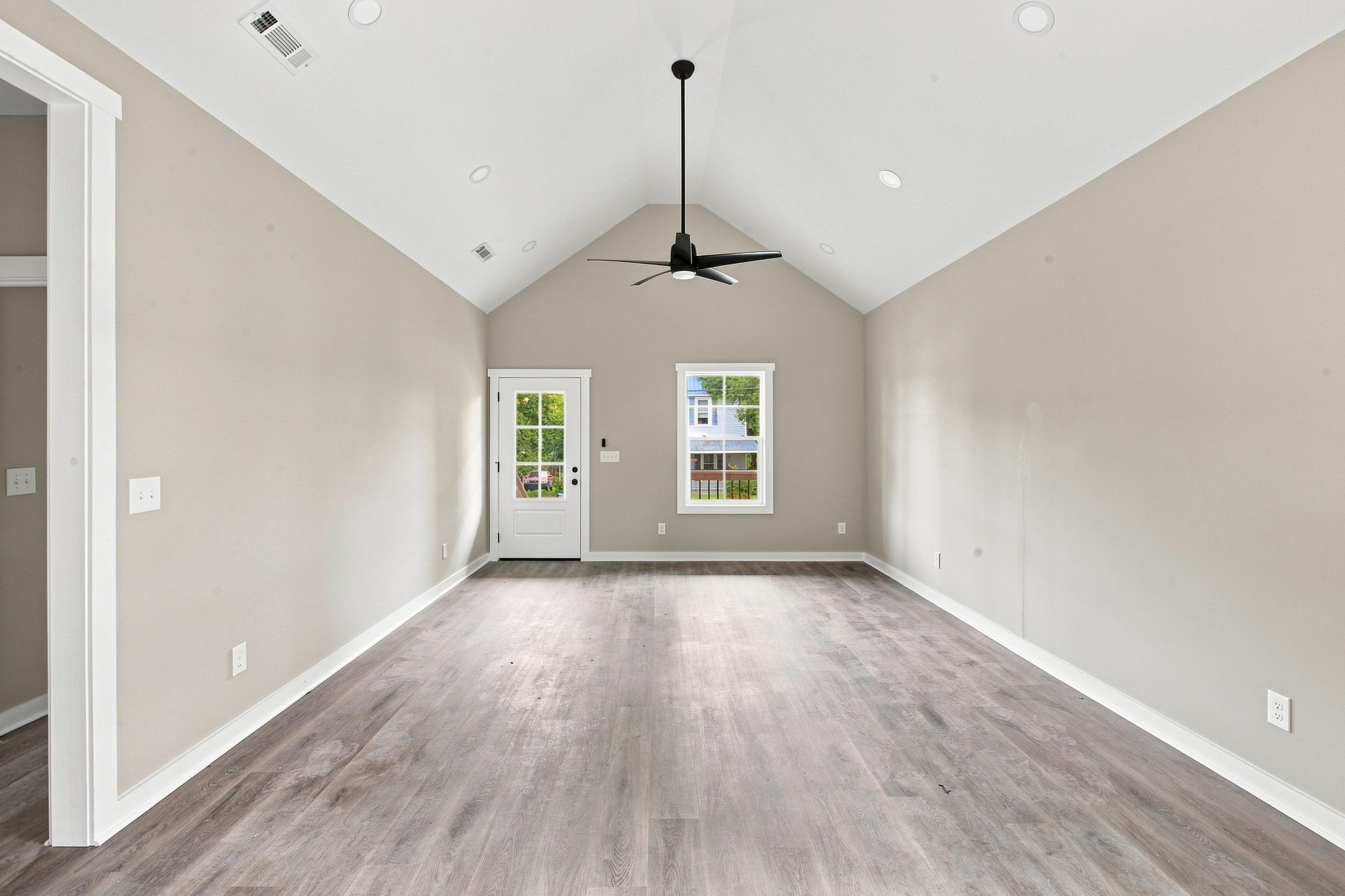 207 Scott St Property Photo 12