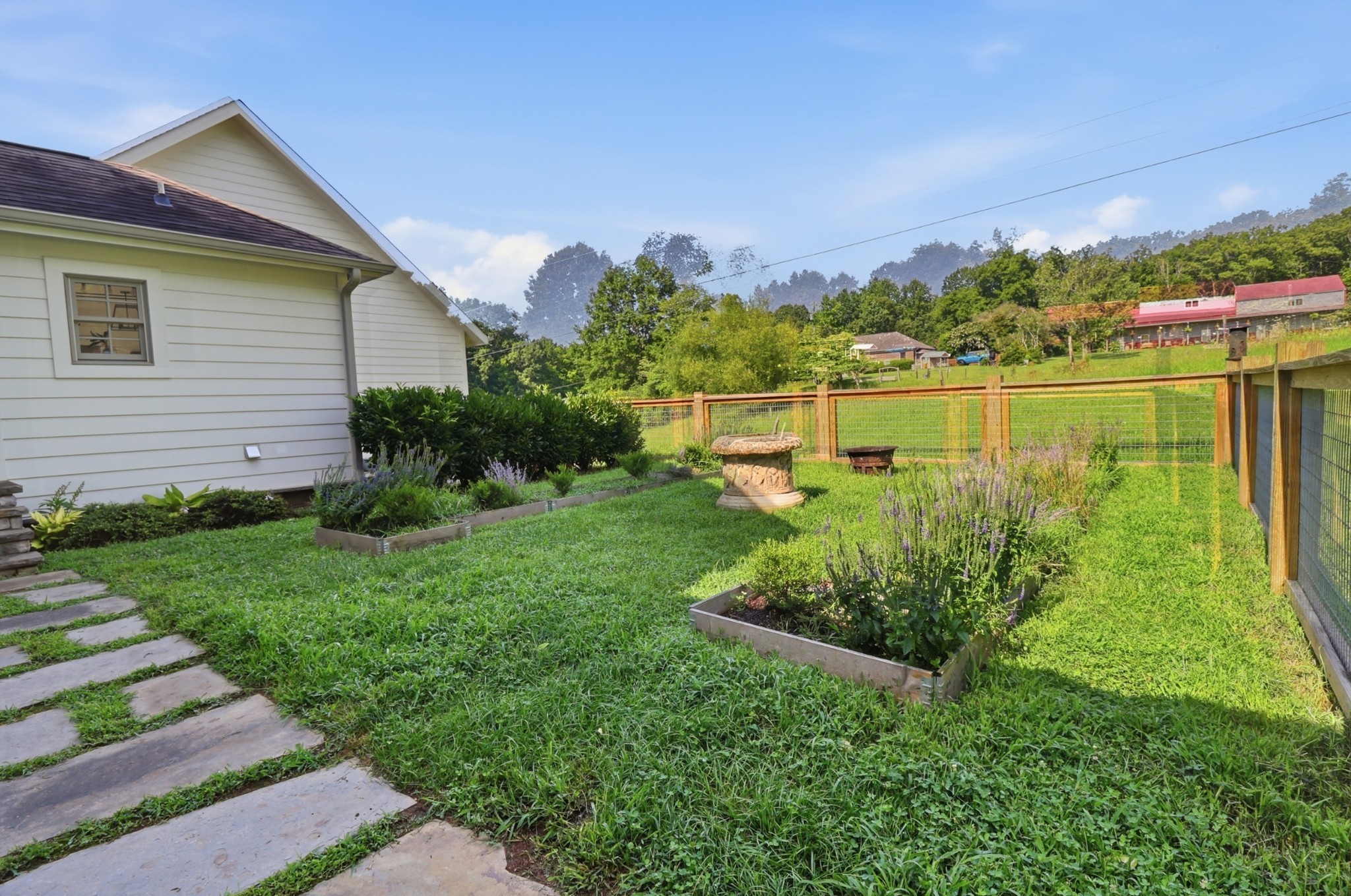 712 Highway 48, S Property Photo 5