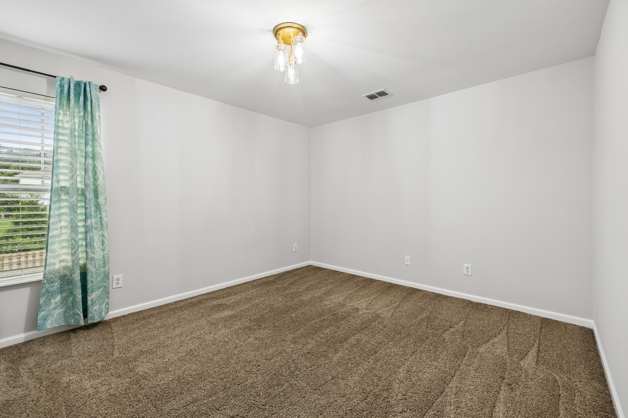 121 Cavalier Dr Property Photo 31
