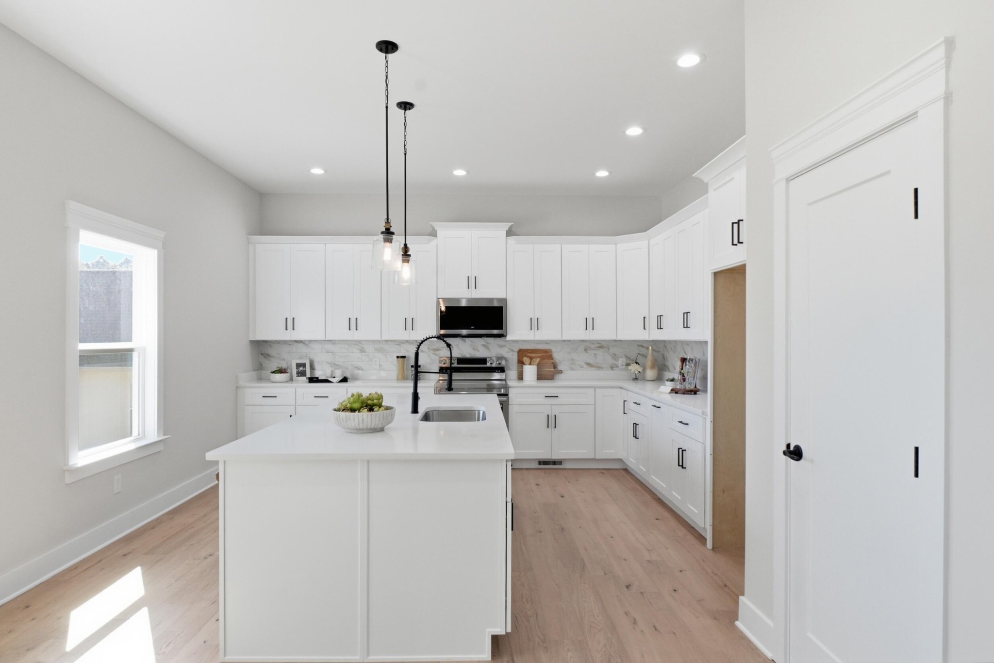 115 White Tail Lane, Nw Property Photo 3