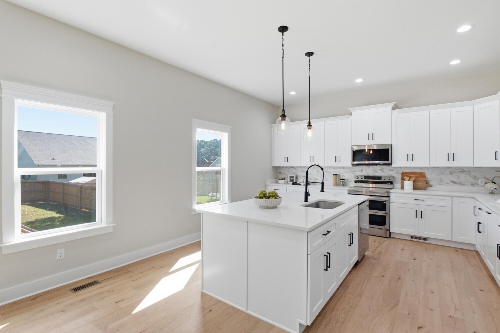 115 White Tail Lane, Nw Property Photo 4