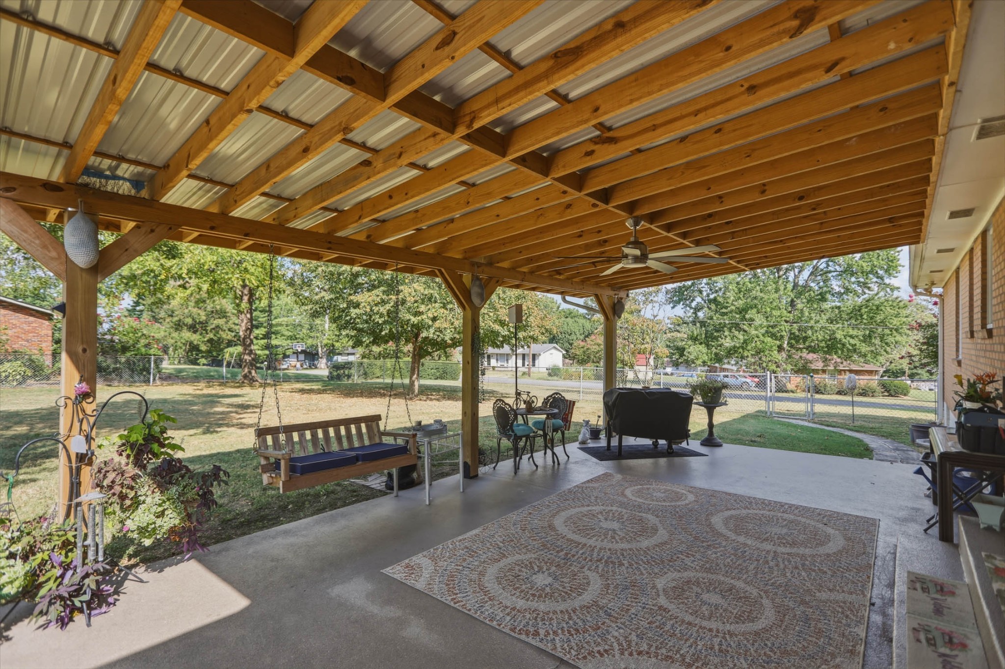 110 La Bar Dr Property Photo 4