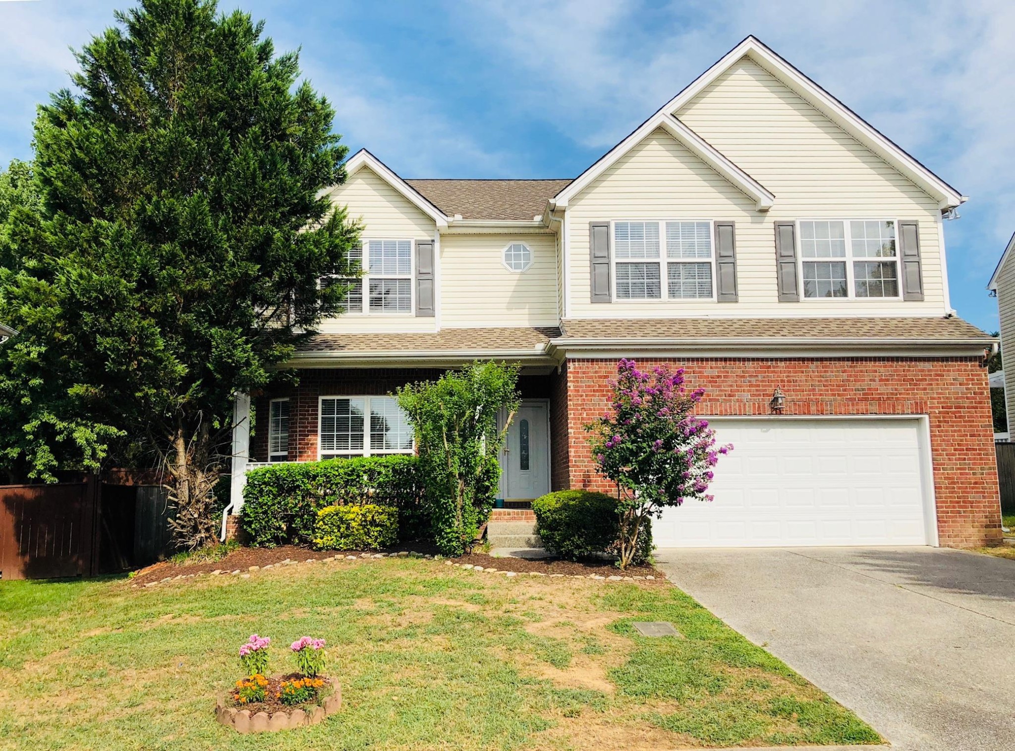 121 Claybrook Ln Property Photo 1