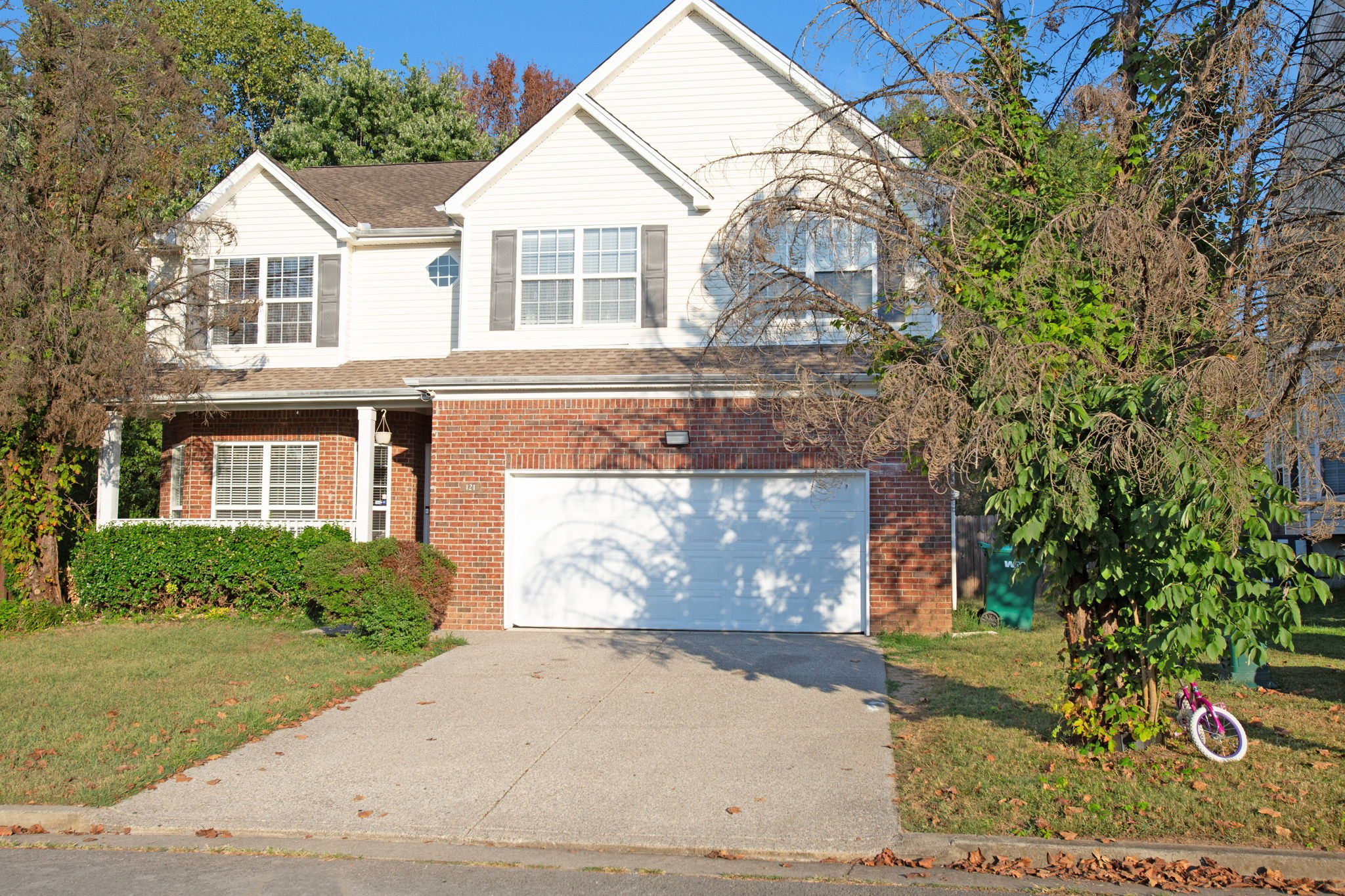 121 Claybrook Ln Property Photo 2