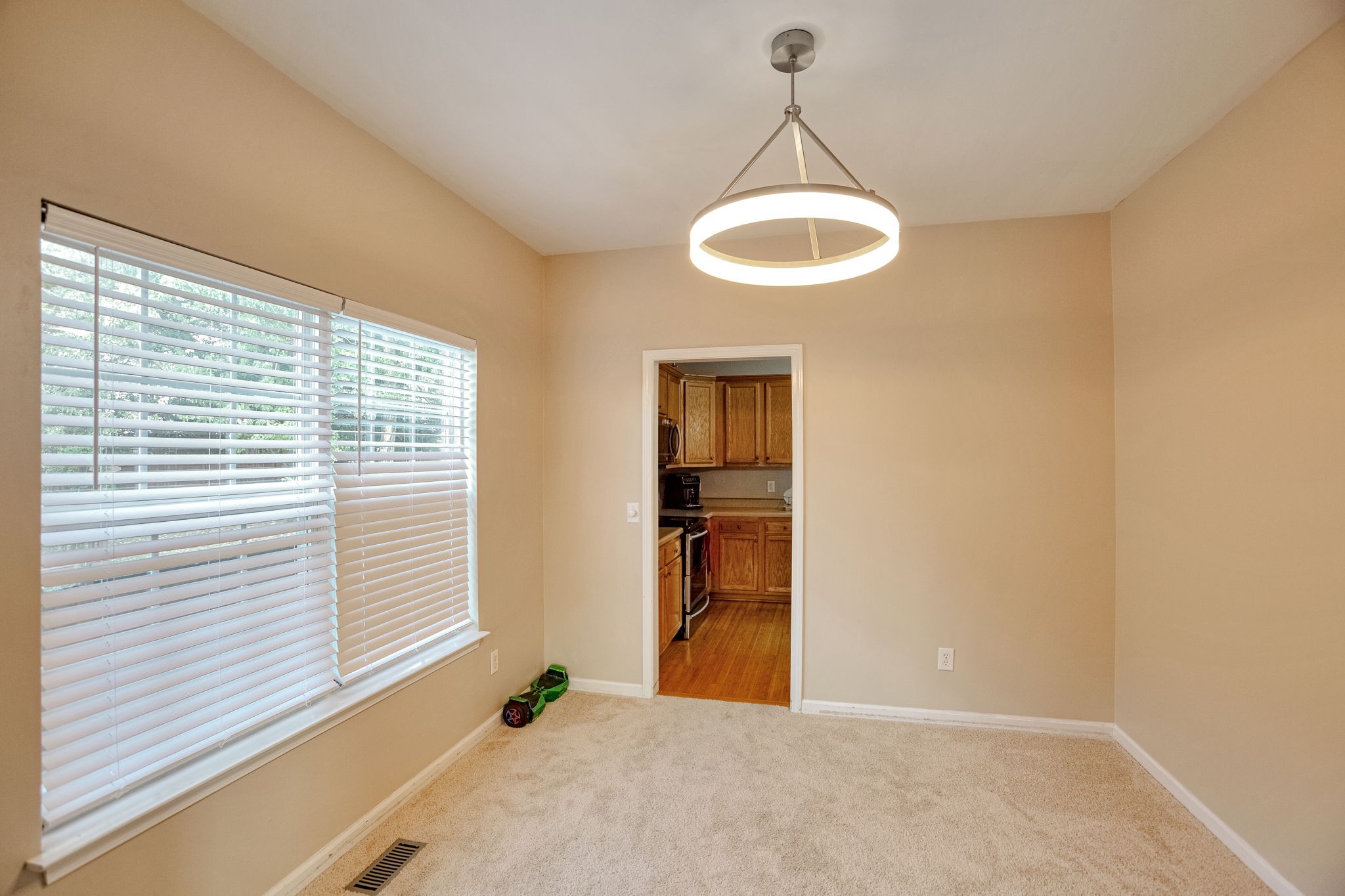 121 Claybrook Ln Property Photo 5