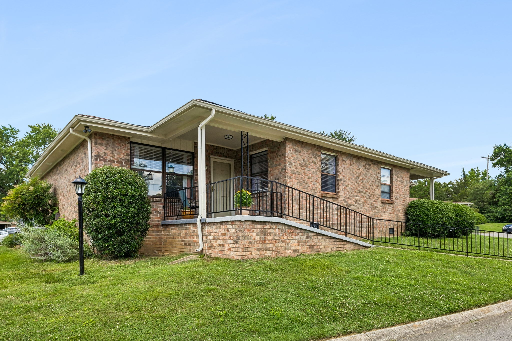 352 Deer Lake Dr Property Photo 1