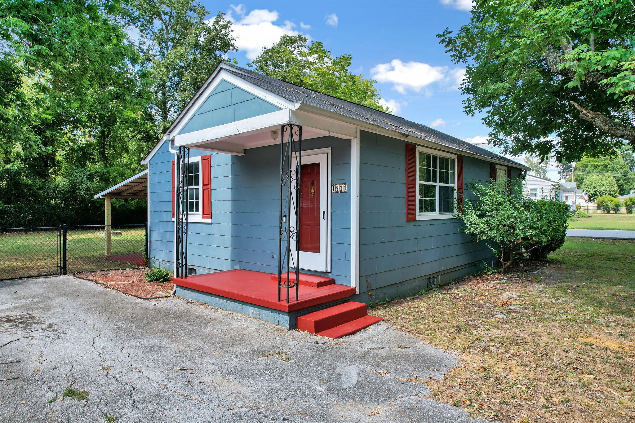 1911 Dupont Street Property Photo 1