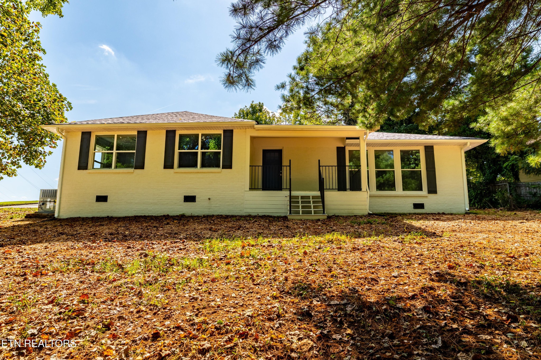 700 Lakeview Drive Property Photo 1