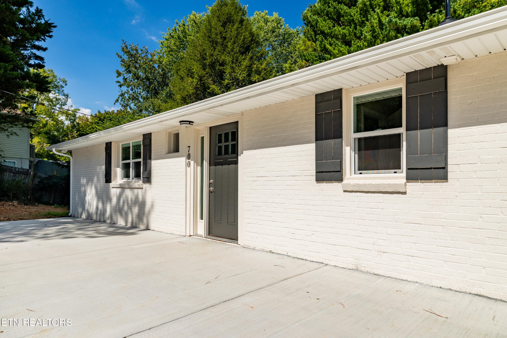 700 Lakeview Drive Property Photo 1