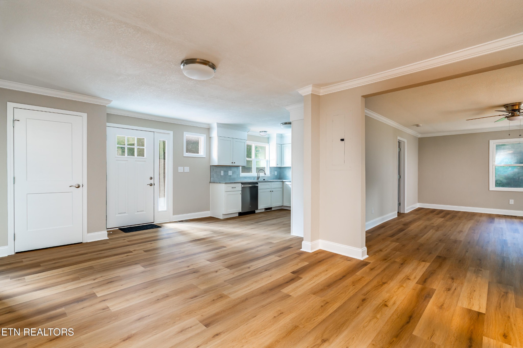 700 Lakeview Drive Property Photo 5