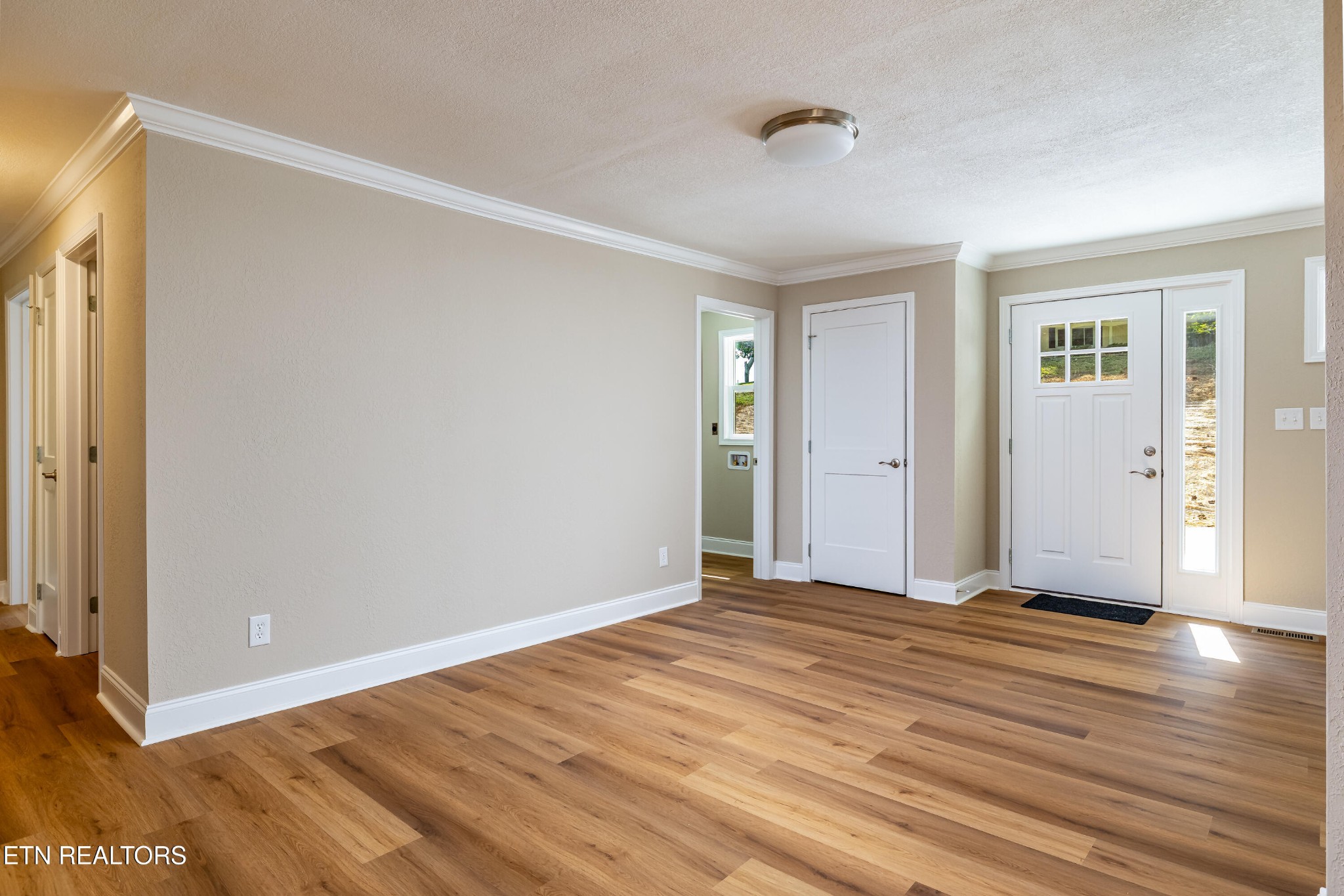700 Lakeview Drive Property Photo 9