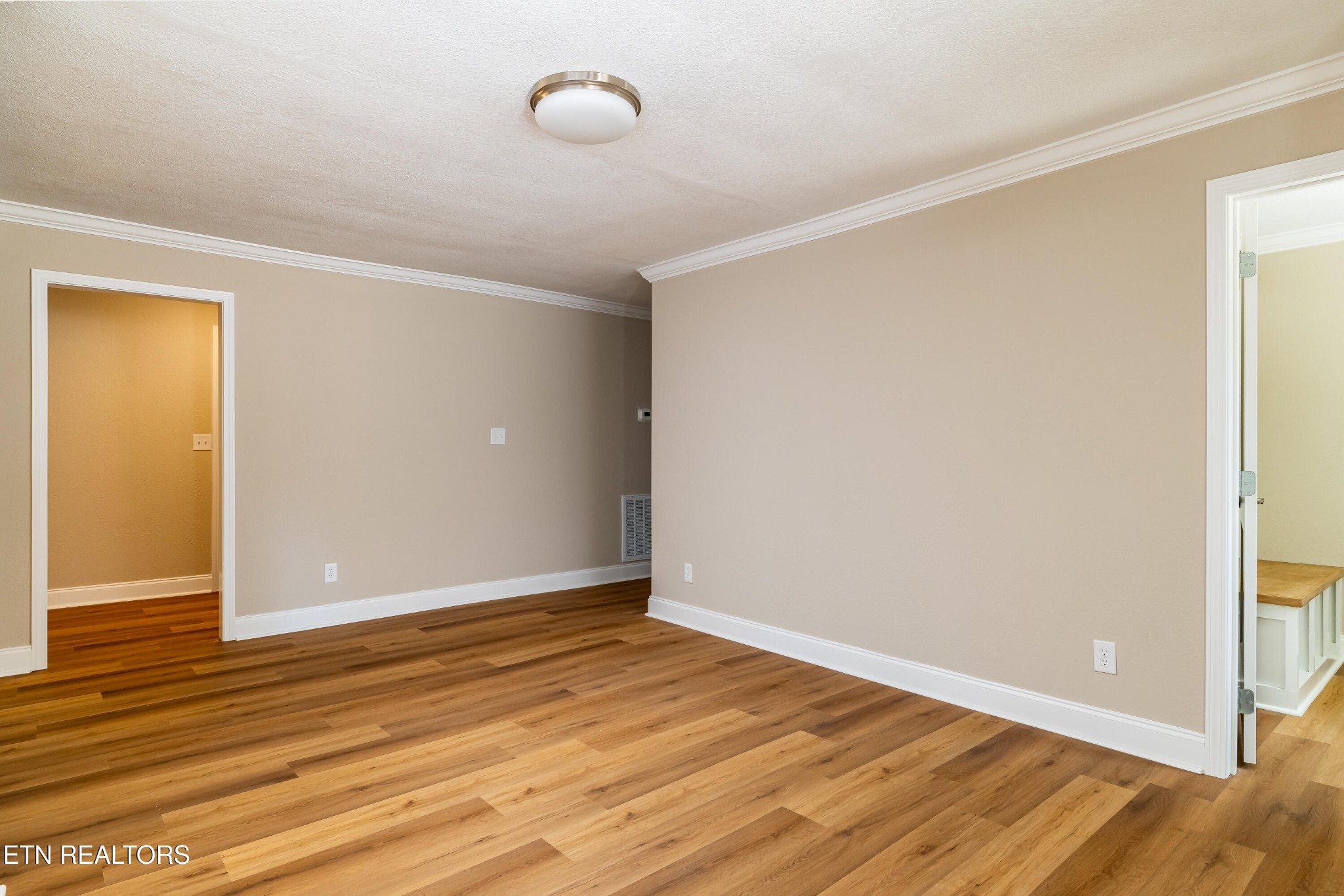 700 Lakeview Drive Property Photo 10