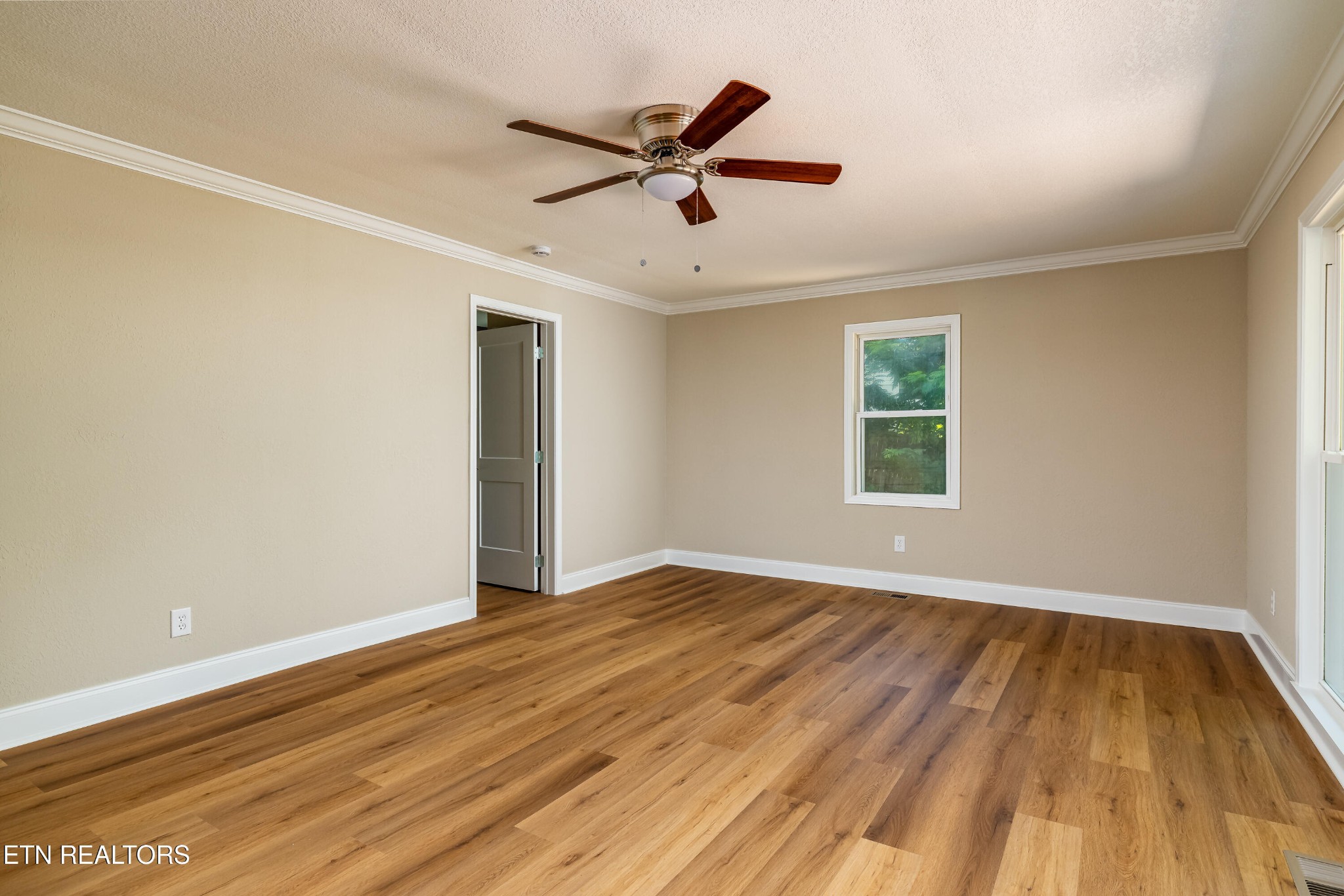 700 Lakeview Drive Property Photo 11