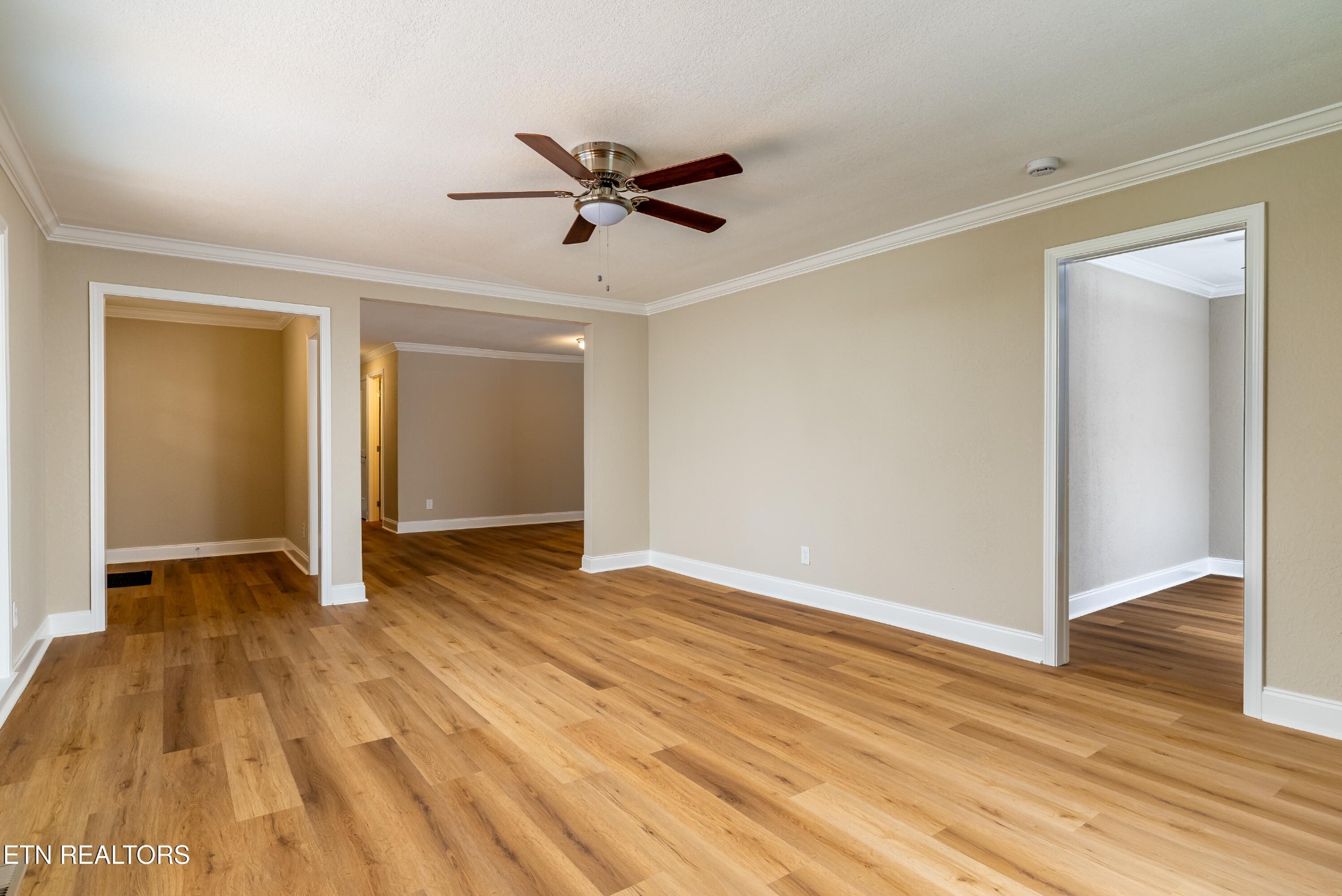 700 Lakeview Drive Property Photo 12