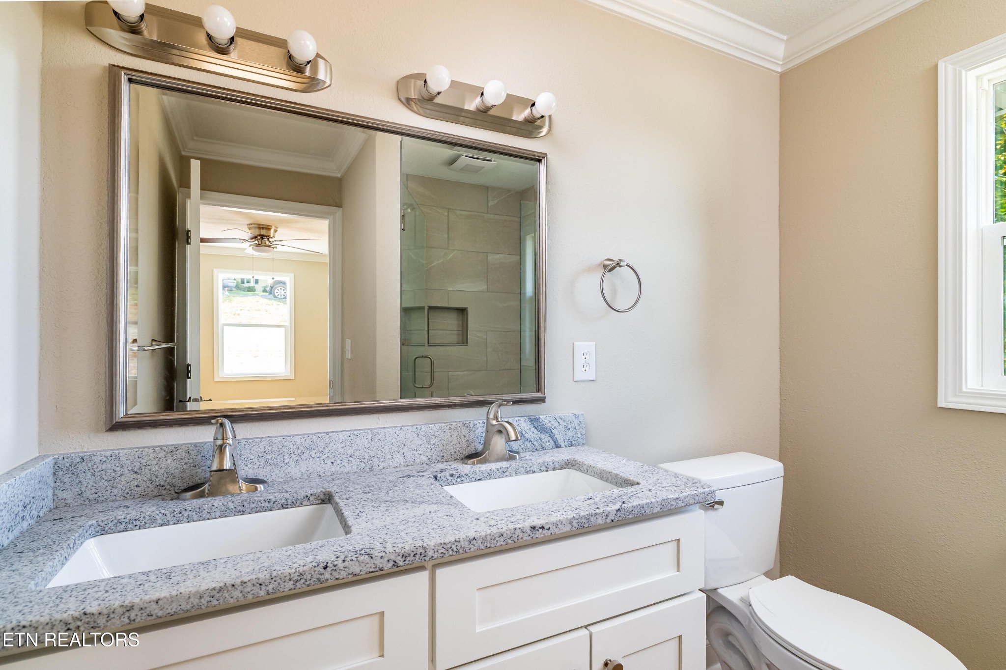 700 Lakeview Drive Property Photo 16