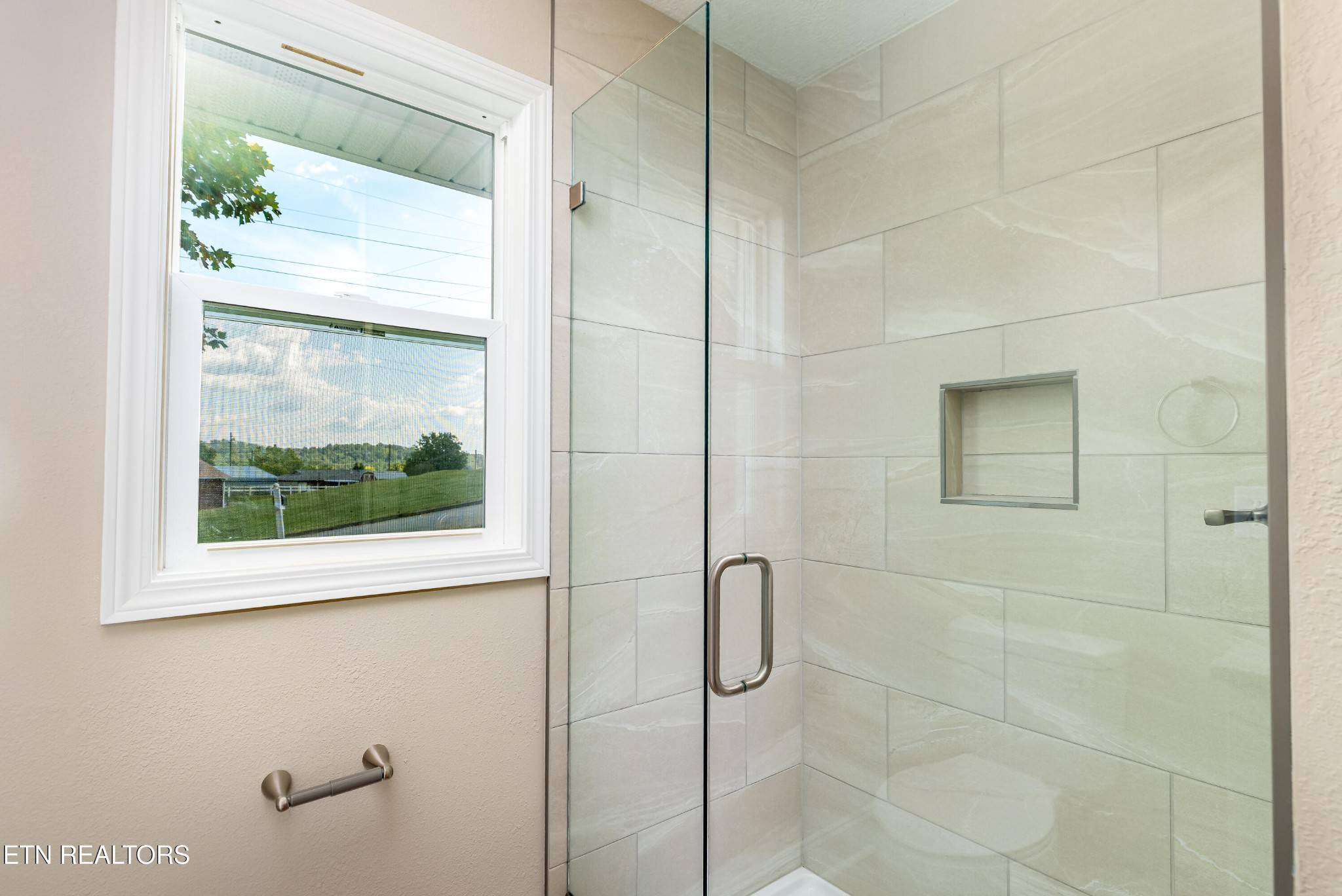 700 Lakeview Drive Property Photo 17
