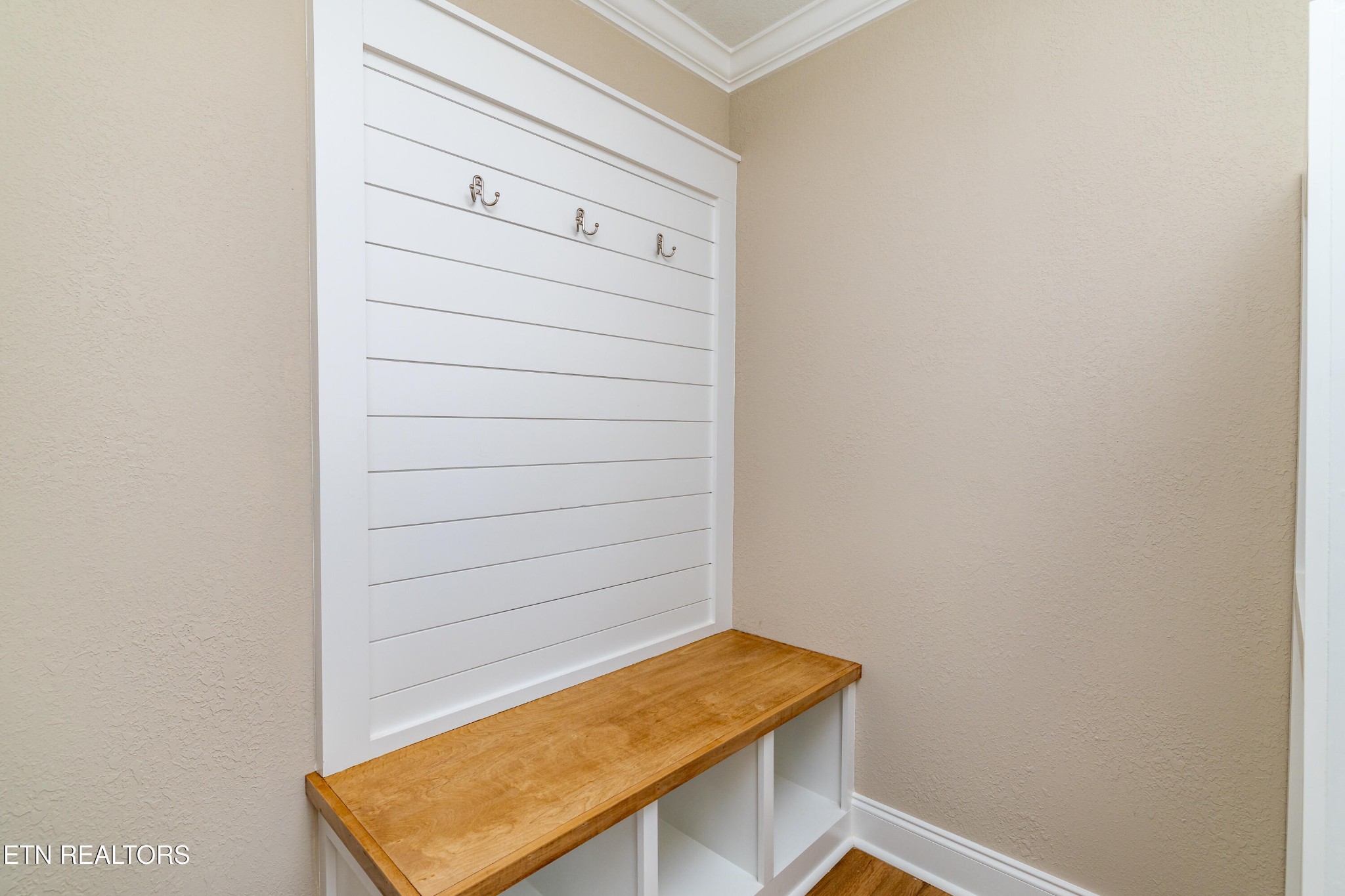 700 Lakeview Drive Property Photo 28