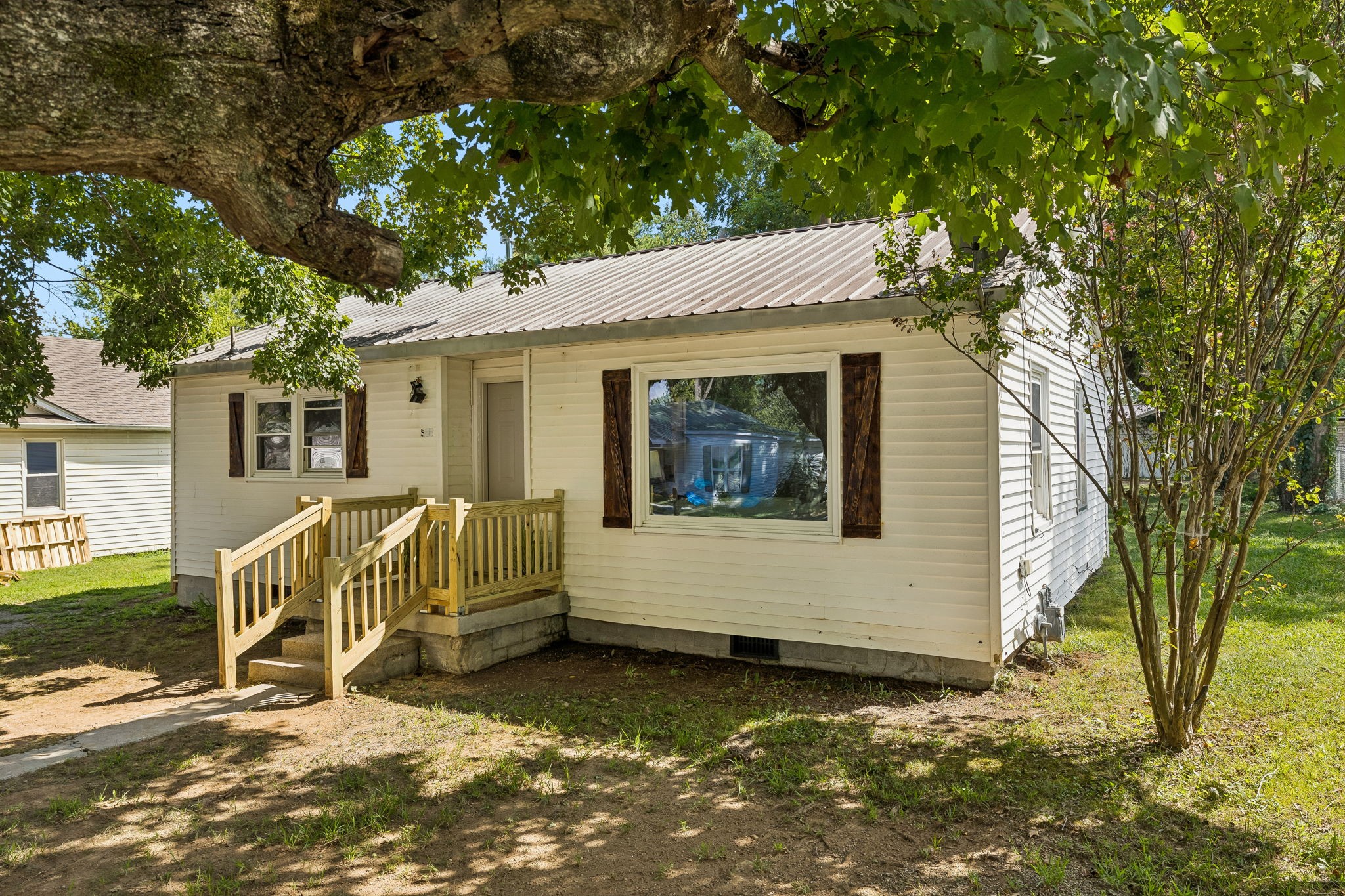 527 3rd St Property Photo 1