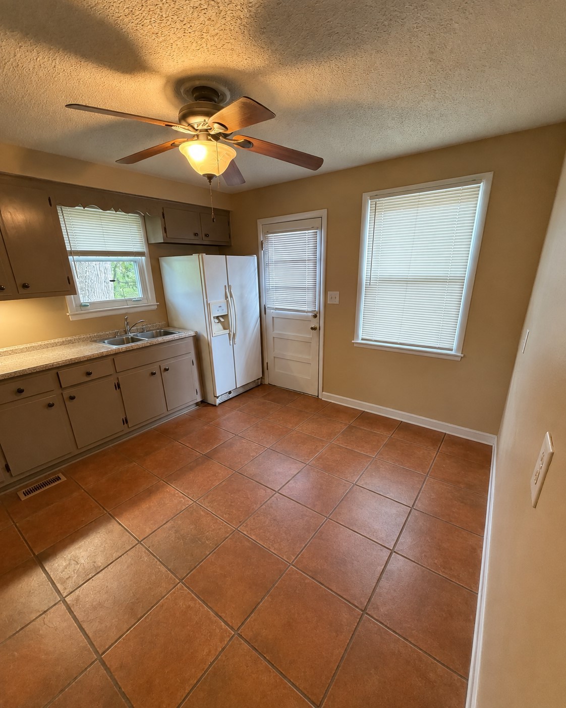 206 Paddock Rd Property Photo 3