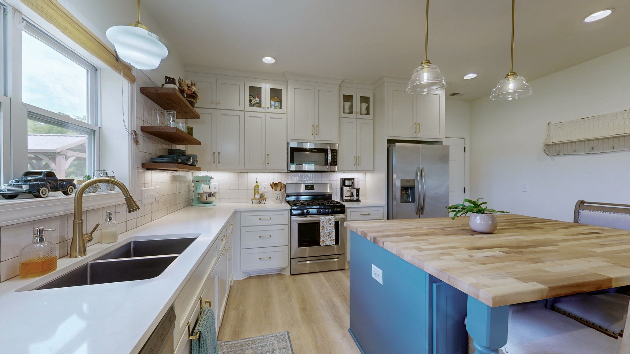 2569 Taylor Ln Property Photo 6