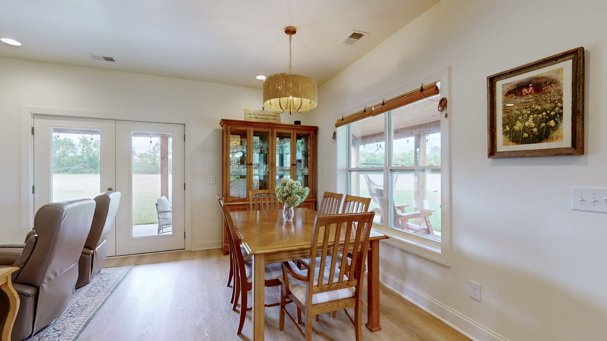 2569 Taylor Ln Property Photo 7