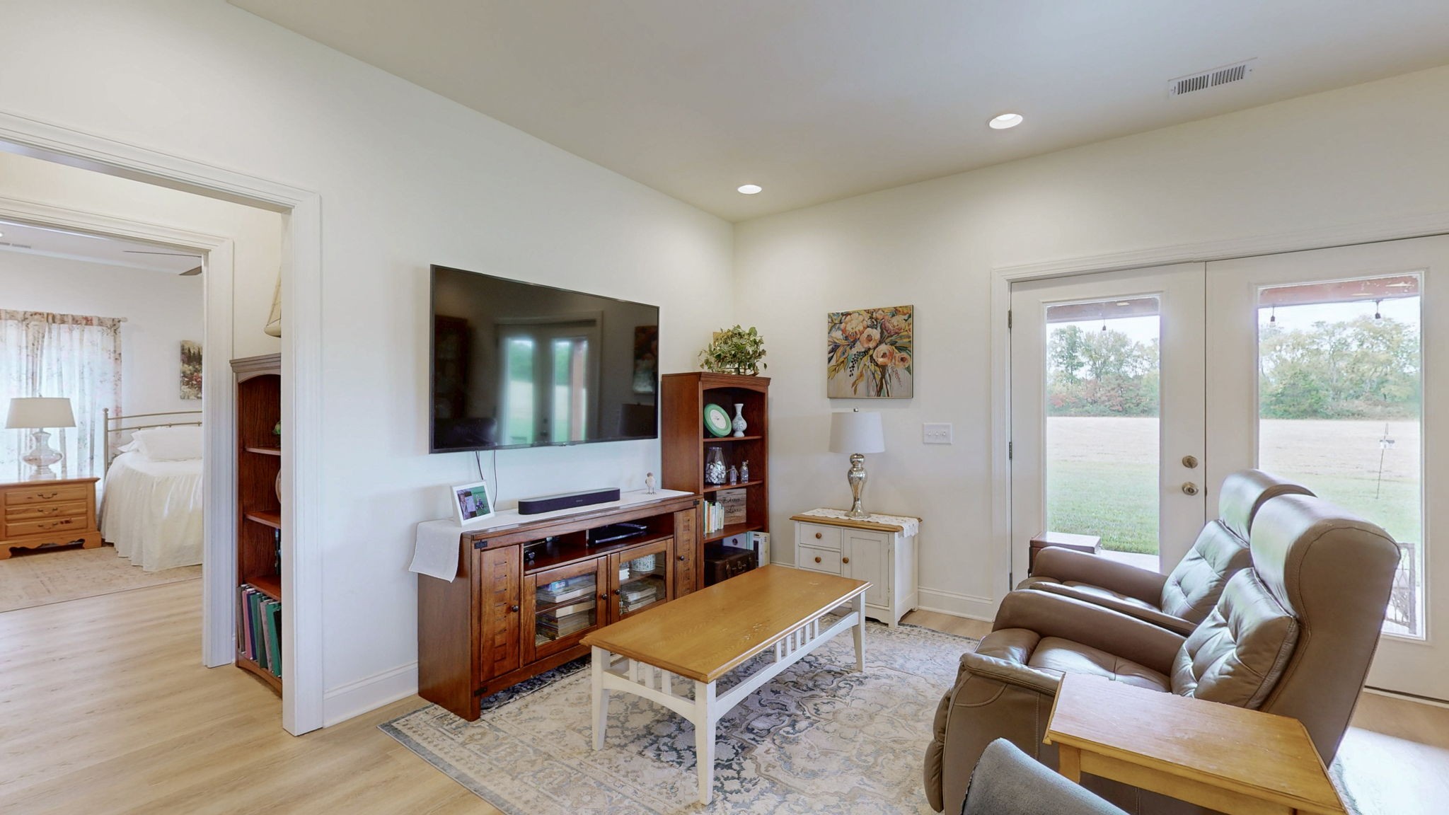 2569 Taylor Ln Property Photo 8