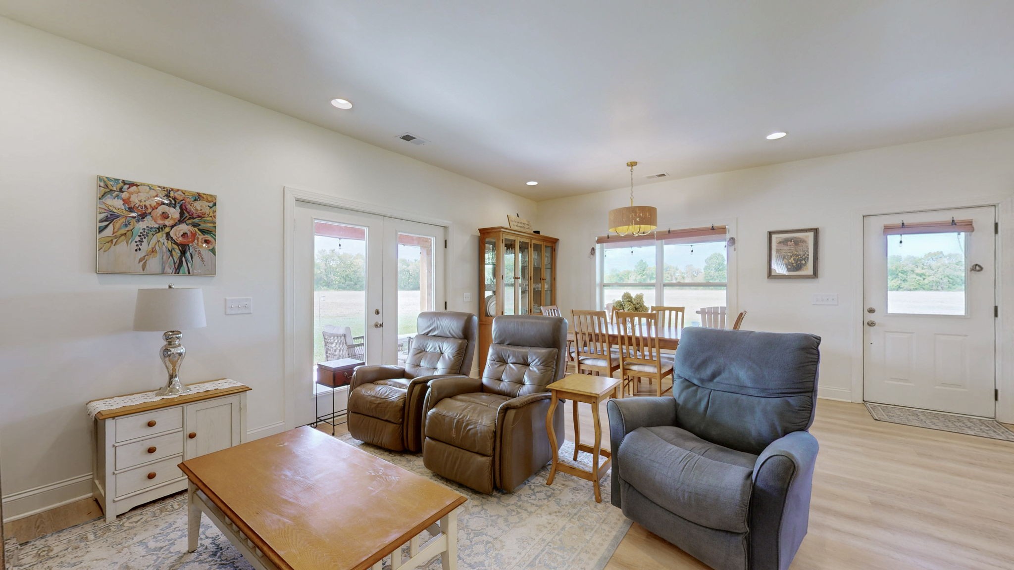 2569 Taylor Ln Property Photo 9