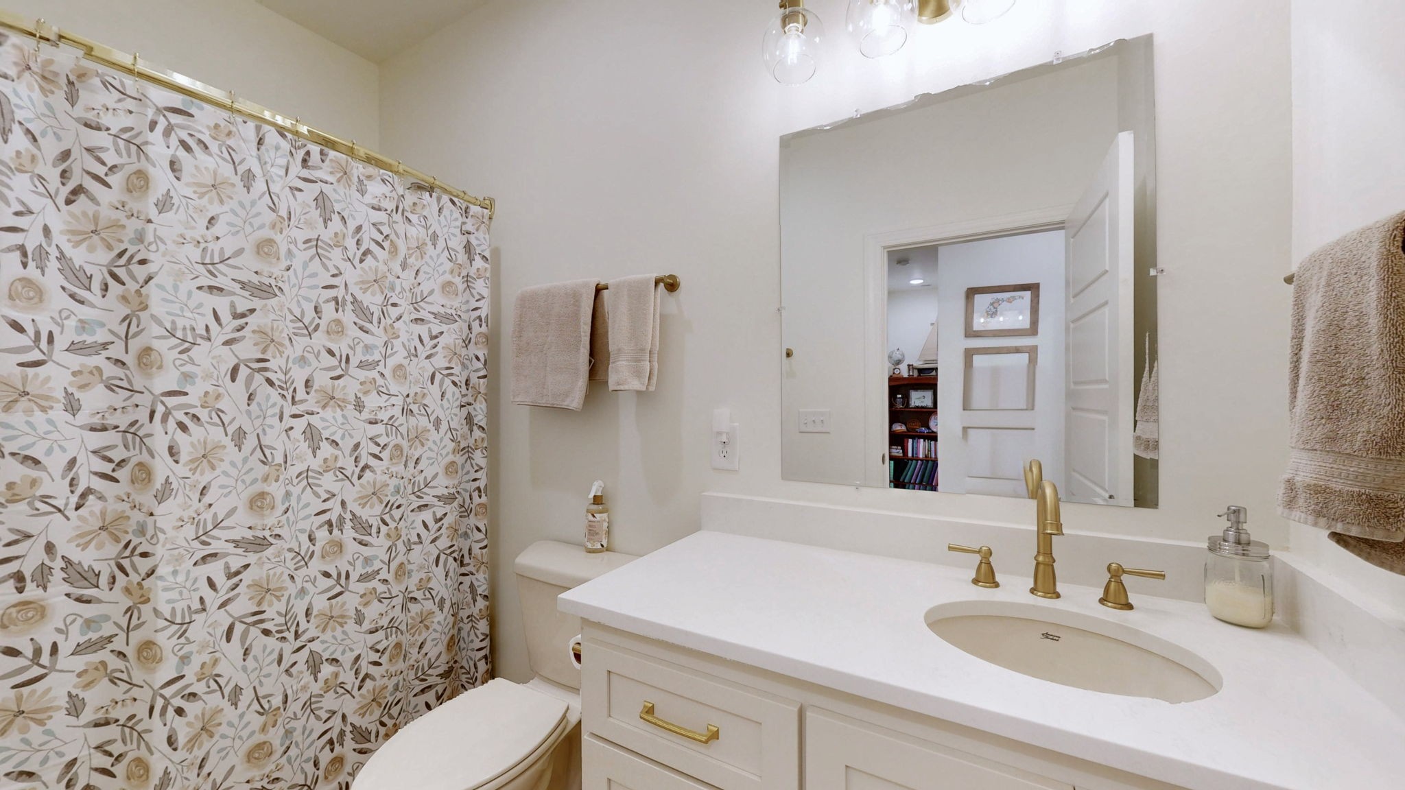 2569 Taylor Ln Property Photo 17
