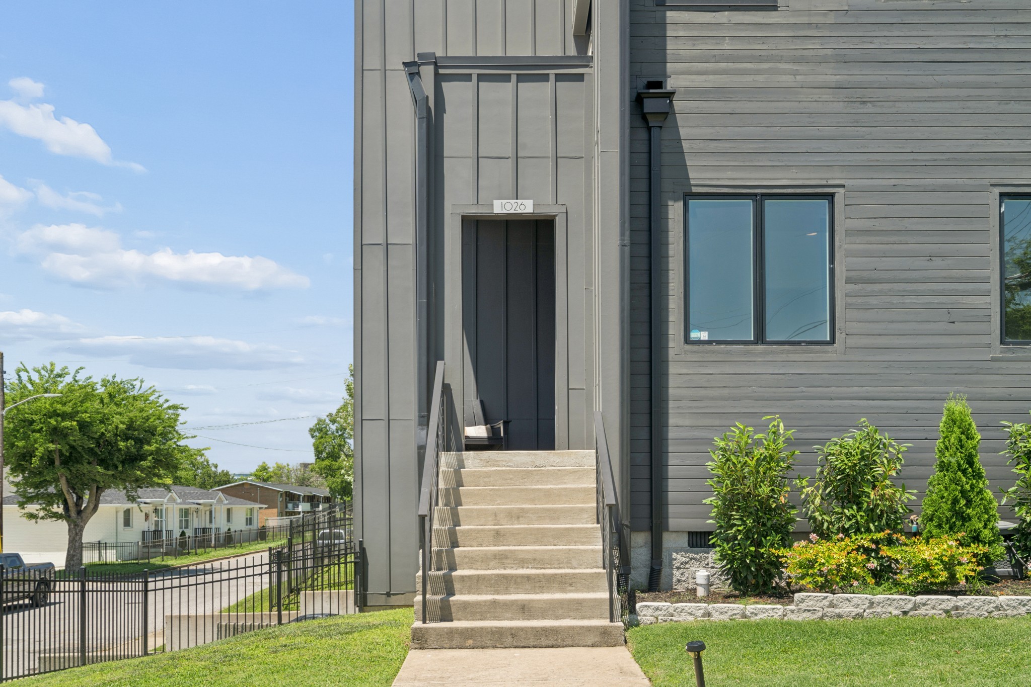 1026 Argyle Ave Property Photo 5