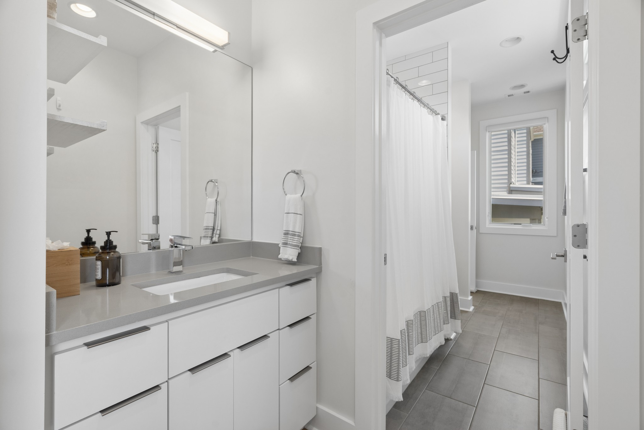 1026 Argyle Ave Property Photo 24