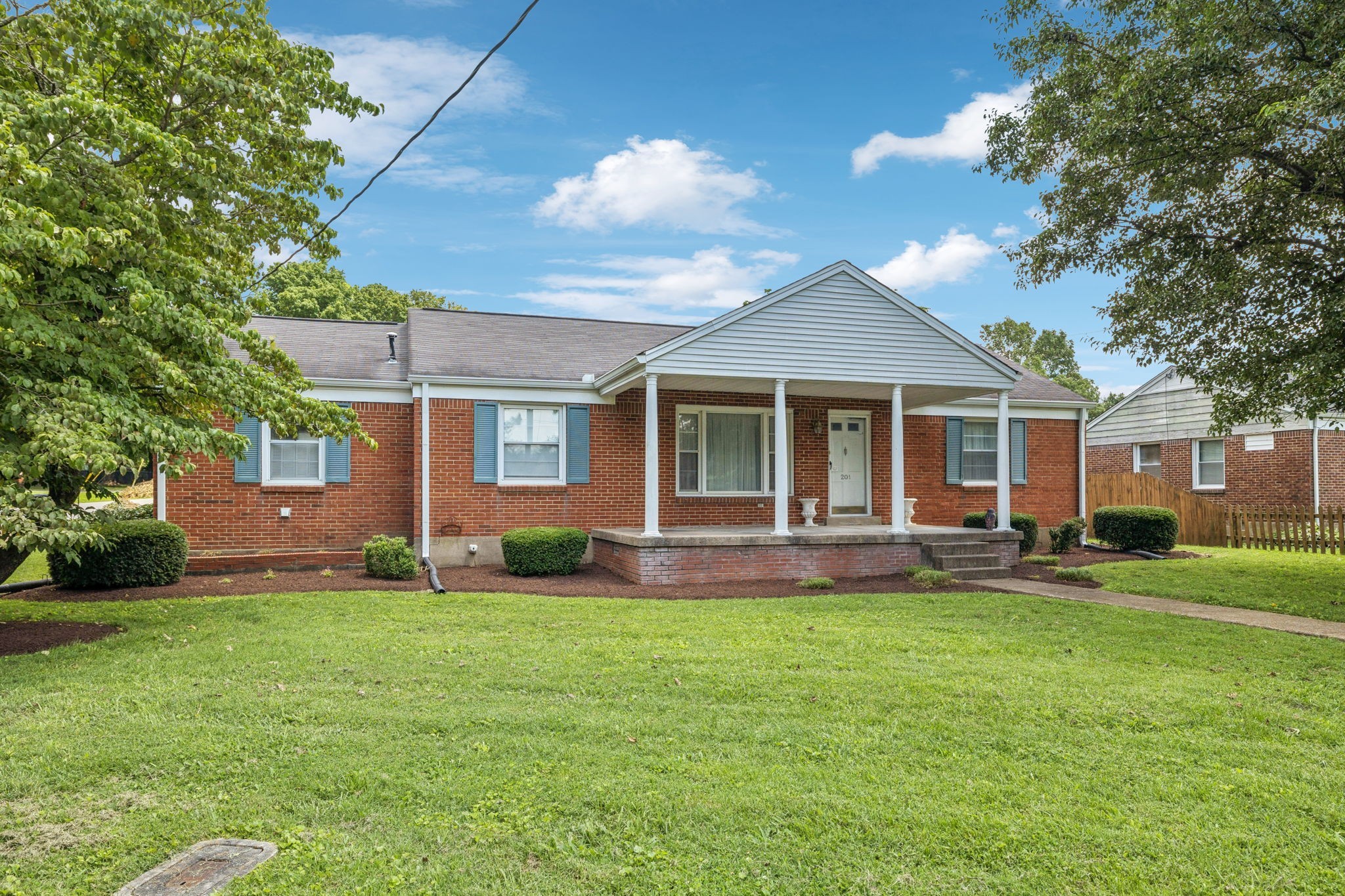 201 Avondale Dr Property Photo 4