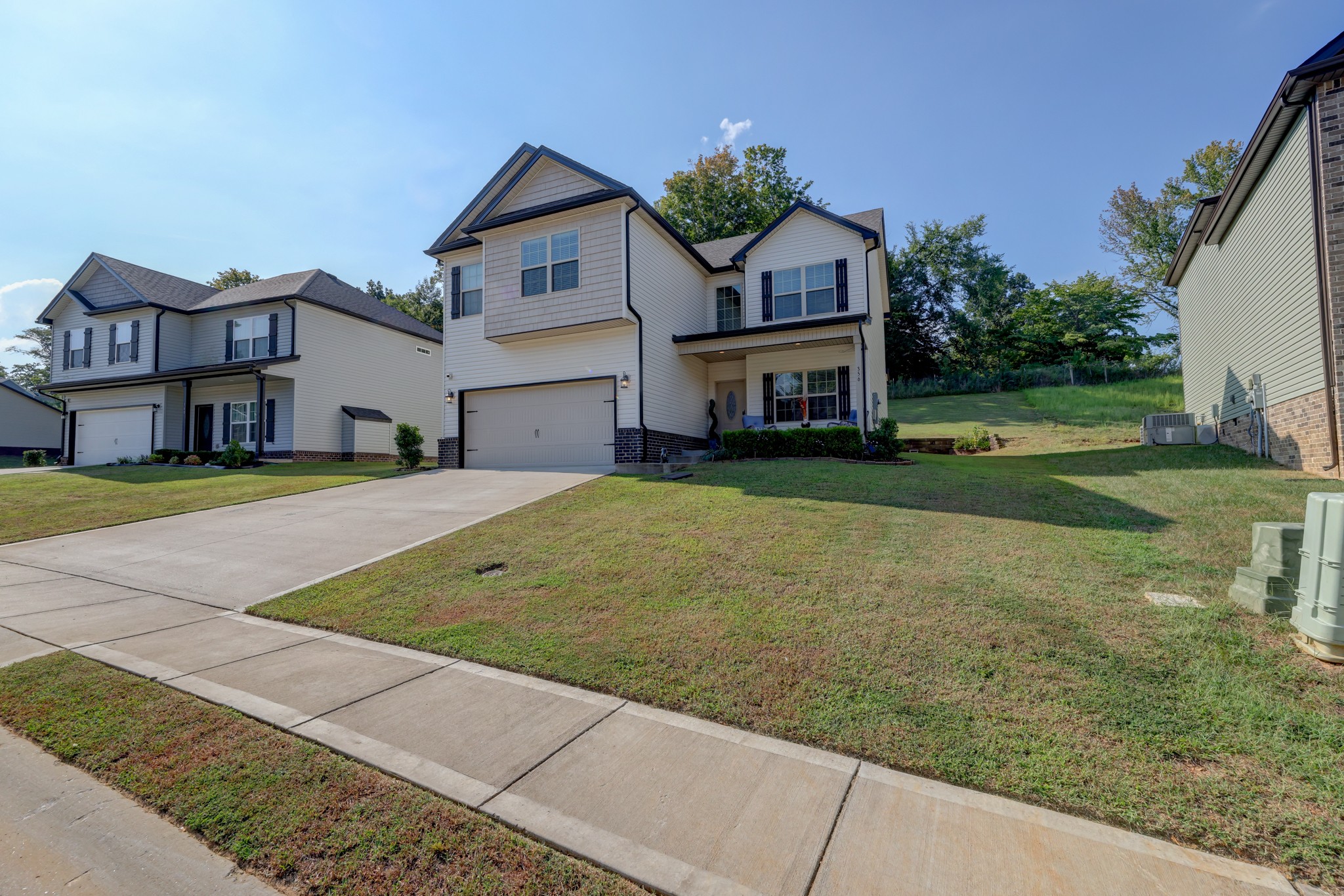 356 Barry Dr Property Photo 4