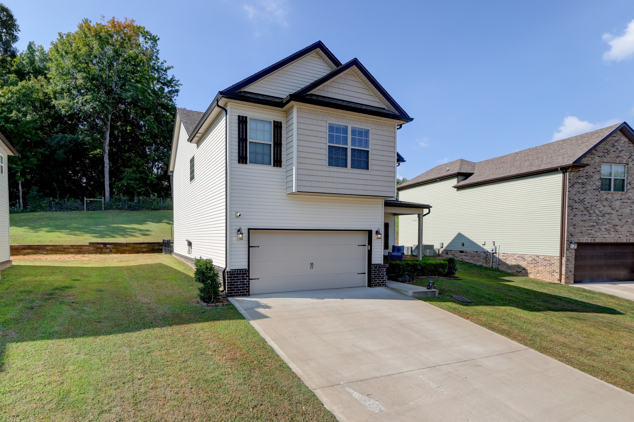 356 Barry Dr Property Photo 6