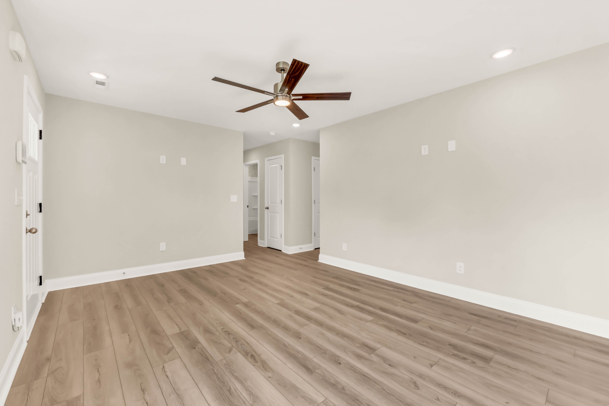 825 Elder St Property Photo 5