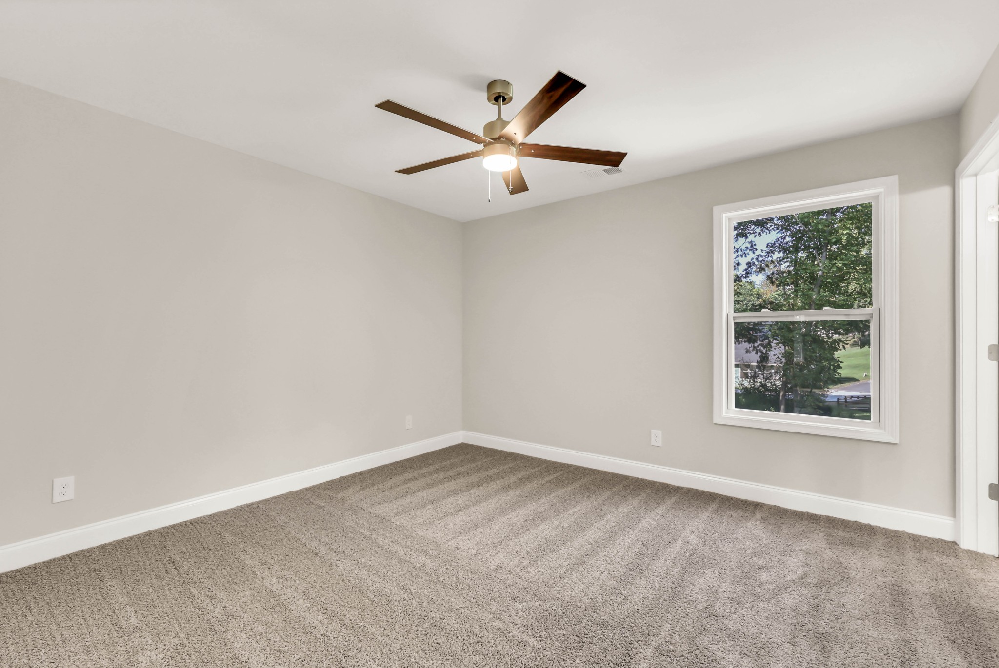 825 Elder St Property Photo 12