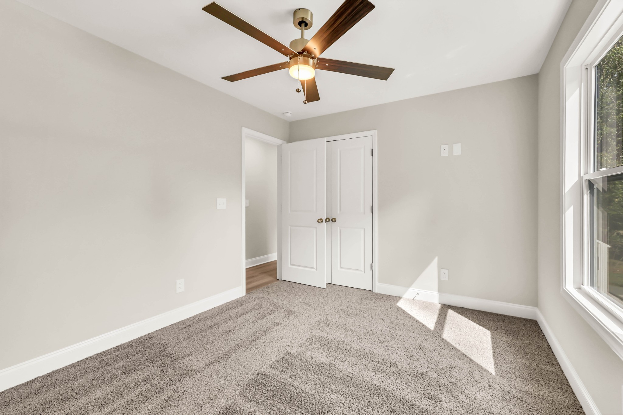 825 Elder St Property Photo 14