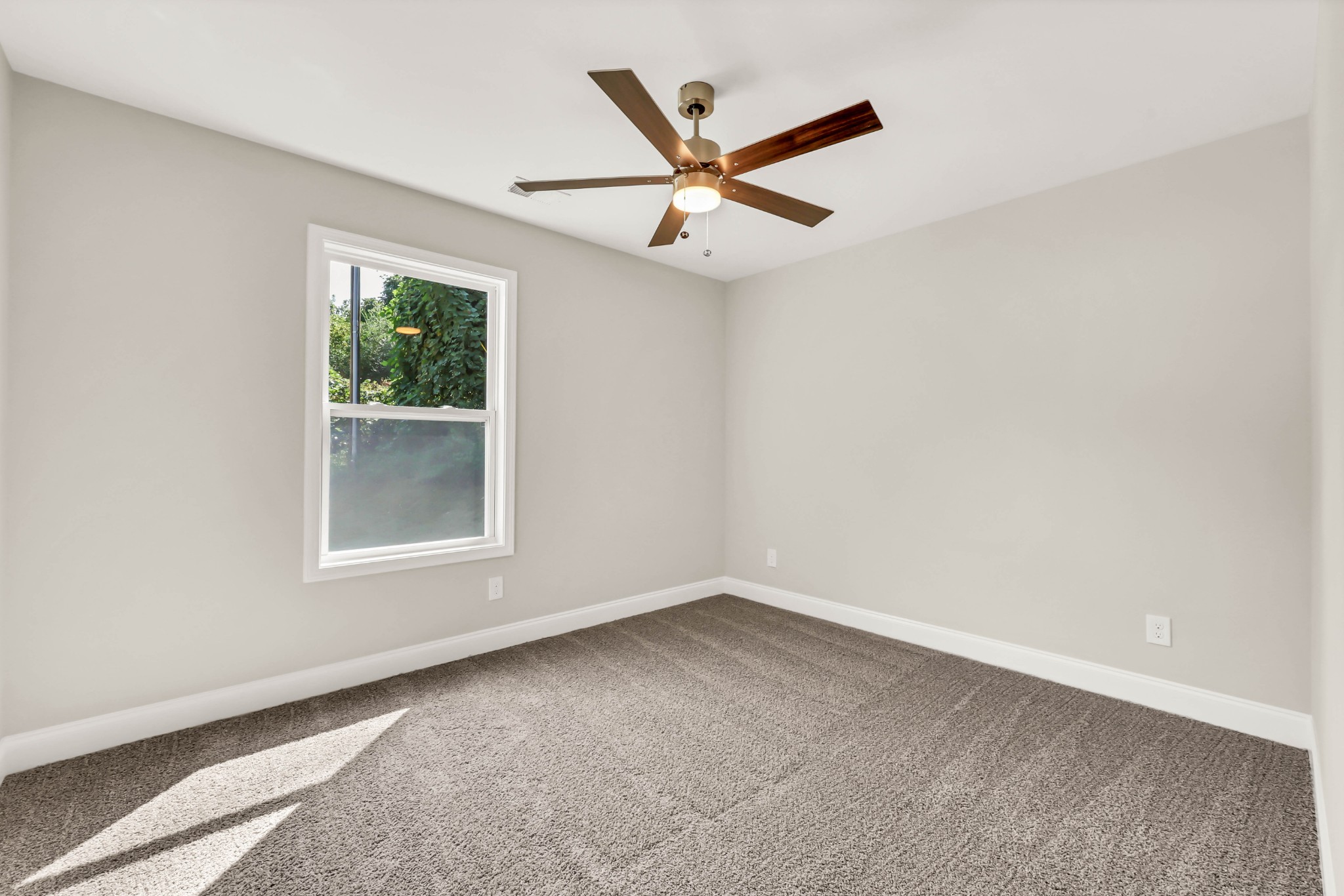 825 Elder St Property Photo 15