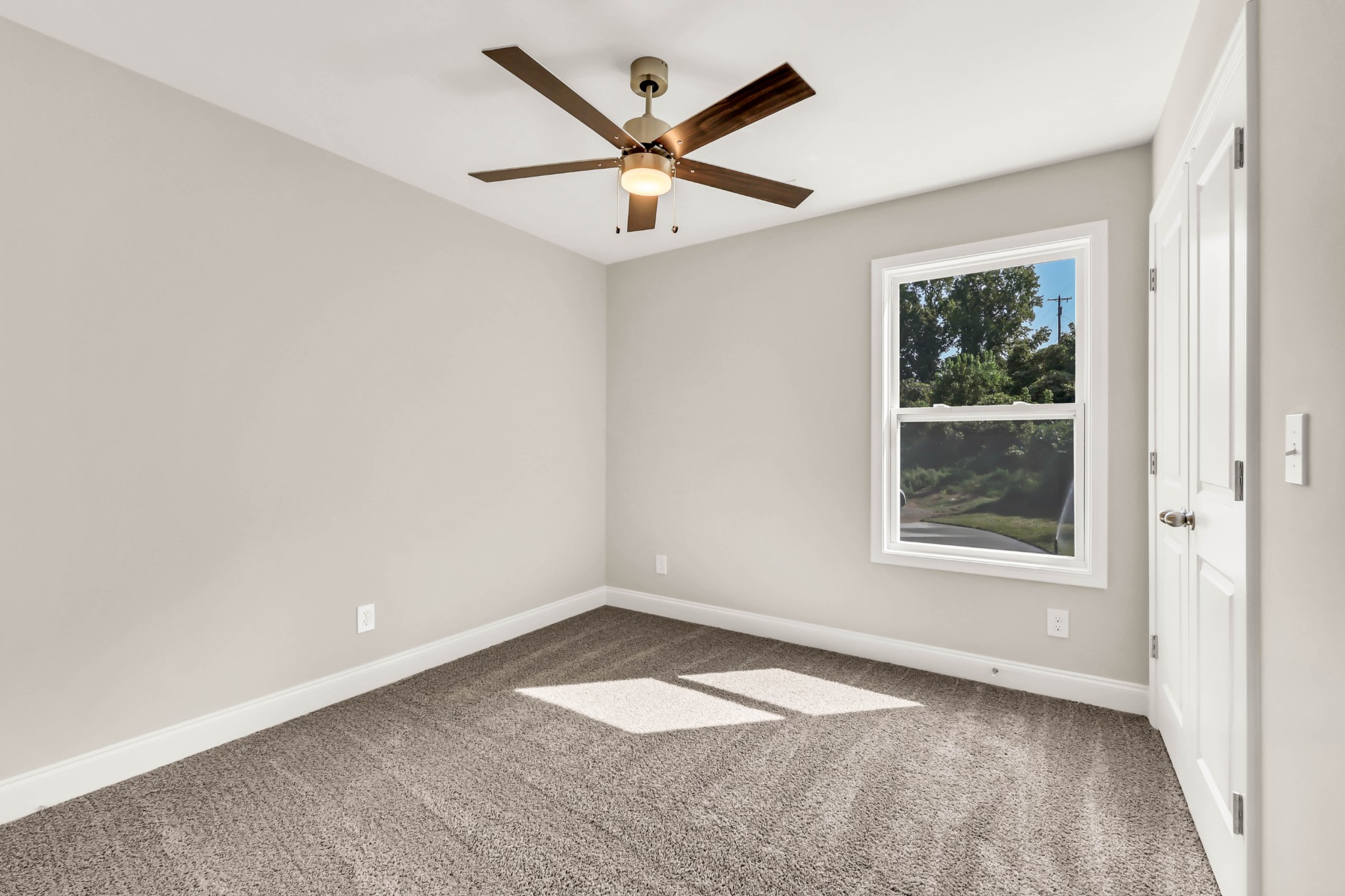825 Elder St Property Photo 16