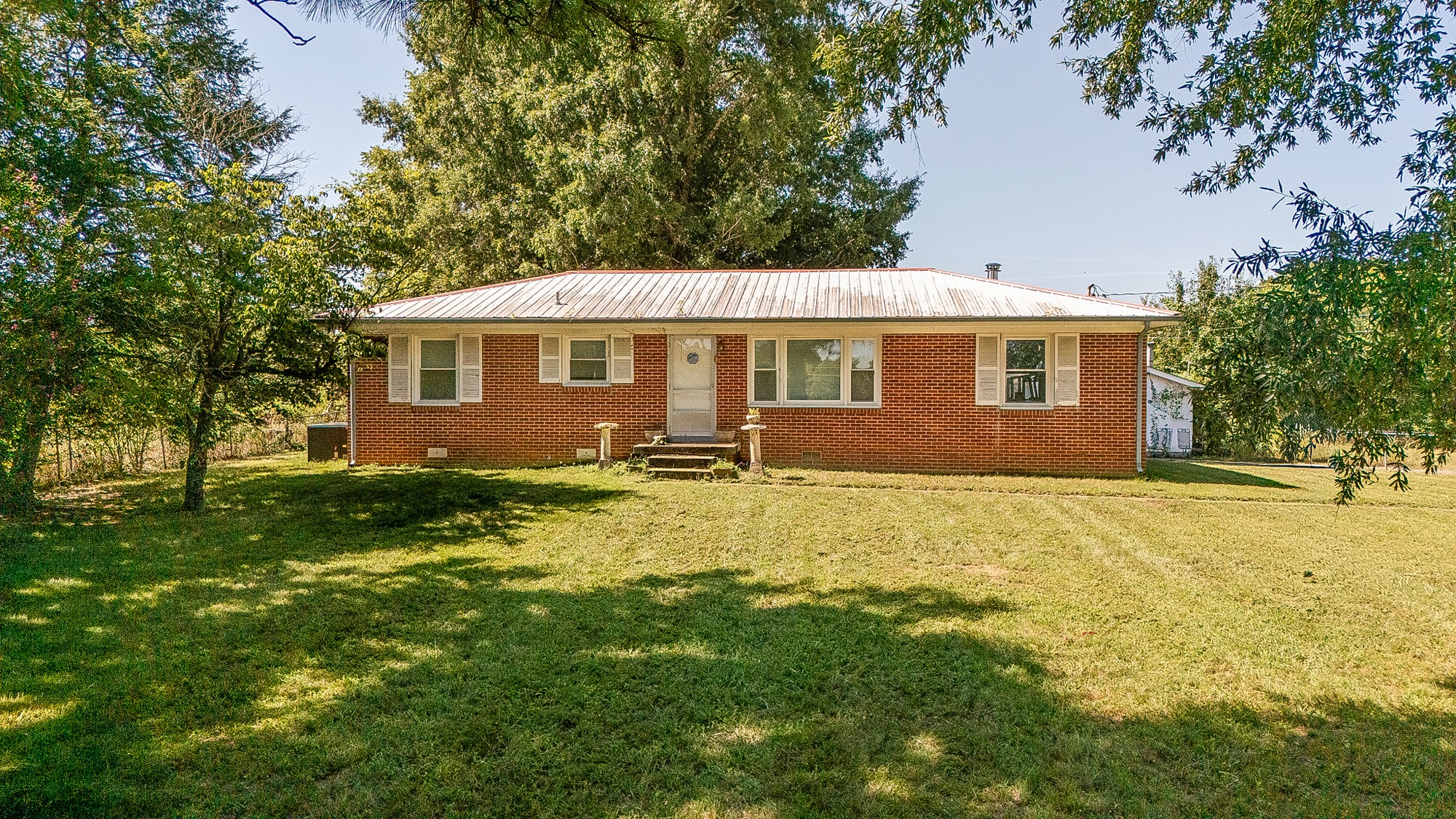292 Macon Rd Property Photo 1