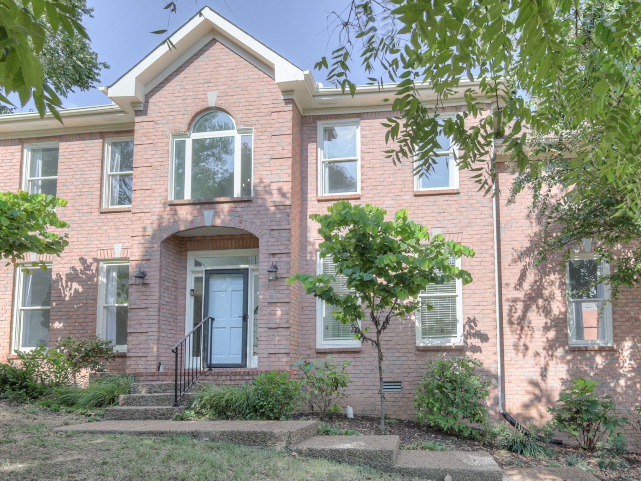 412 Arlington Pl Property Photo 1