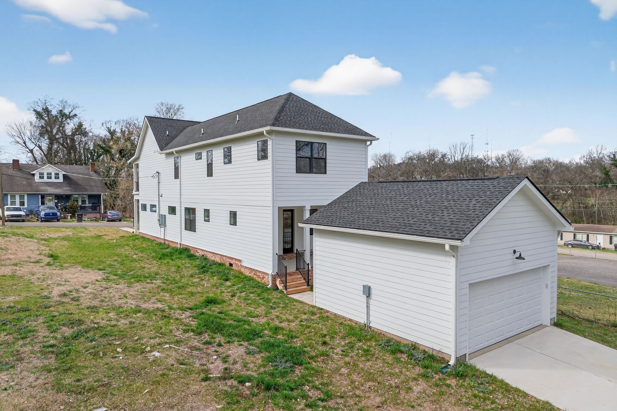 1109 Parker St Property Photo 3