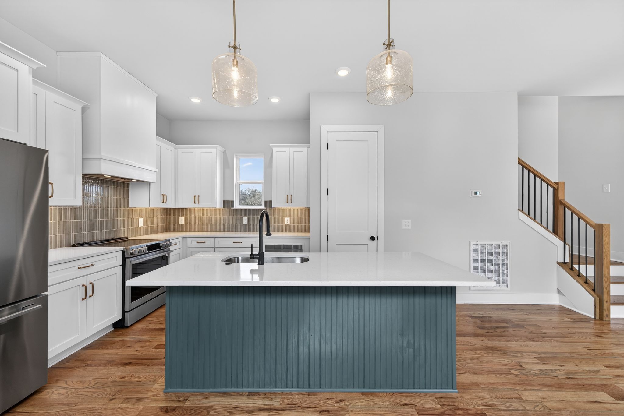 1109 Parker St Property Photo 6