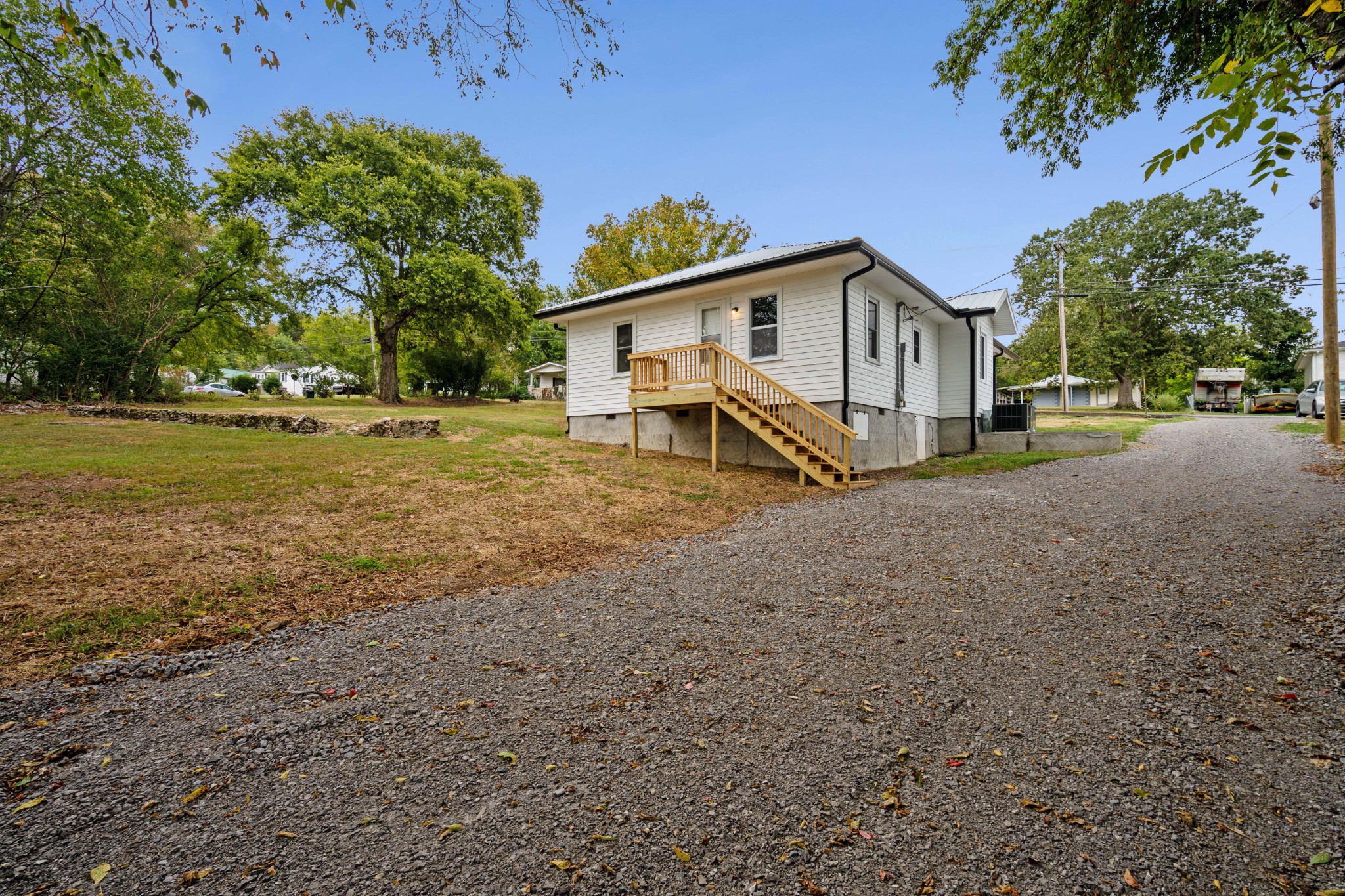 185 E Main St Property Photo 4