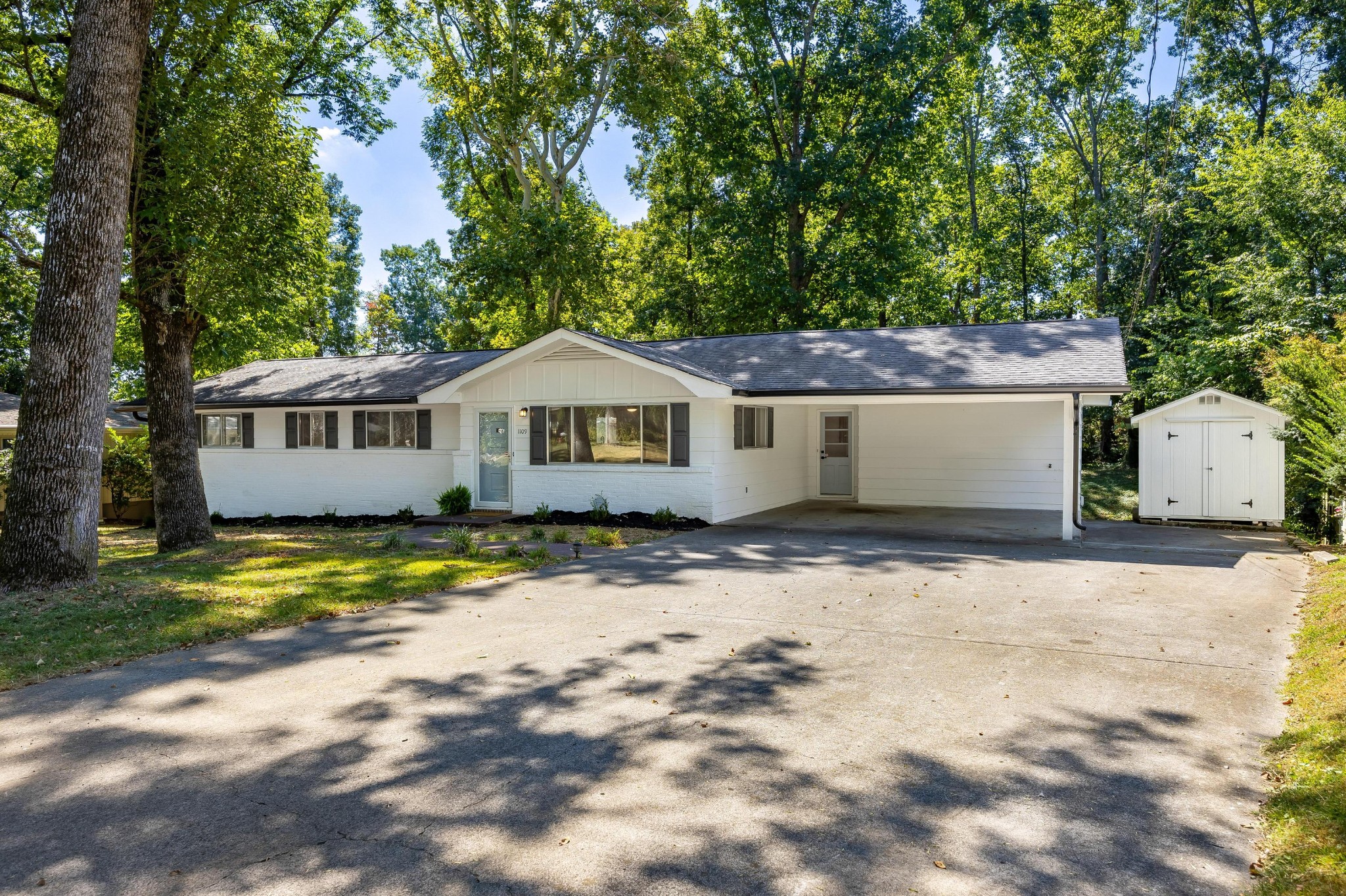 1109 Peerless Dr, Nw Property Photo 2
