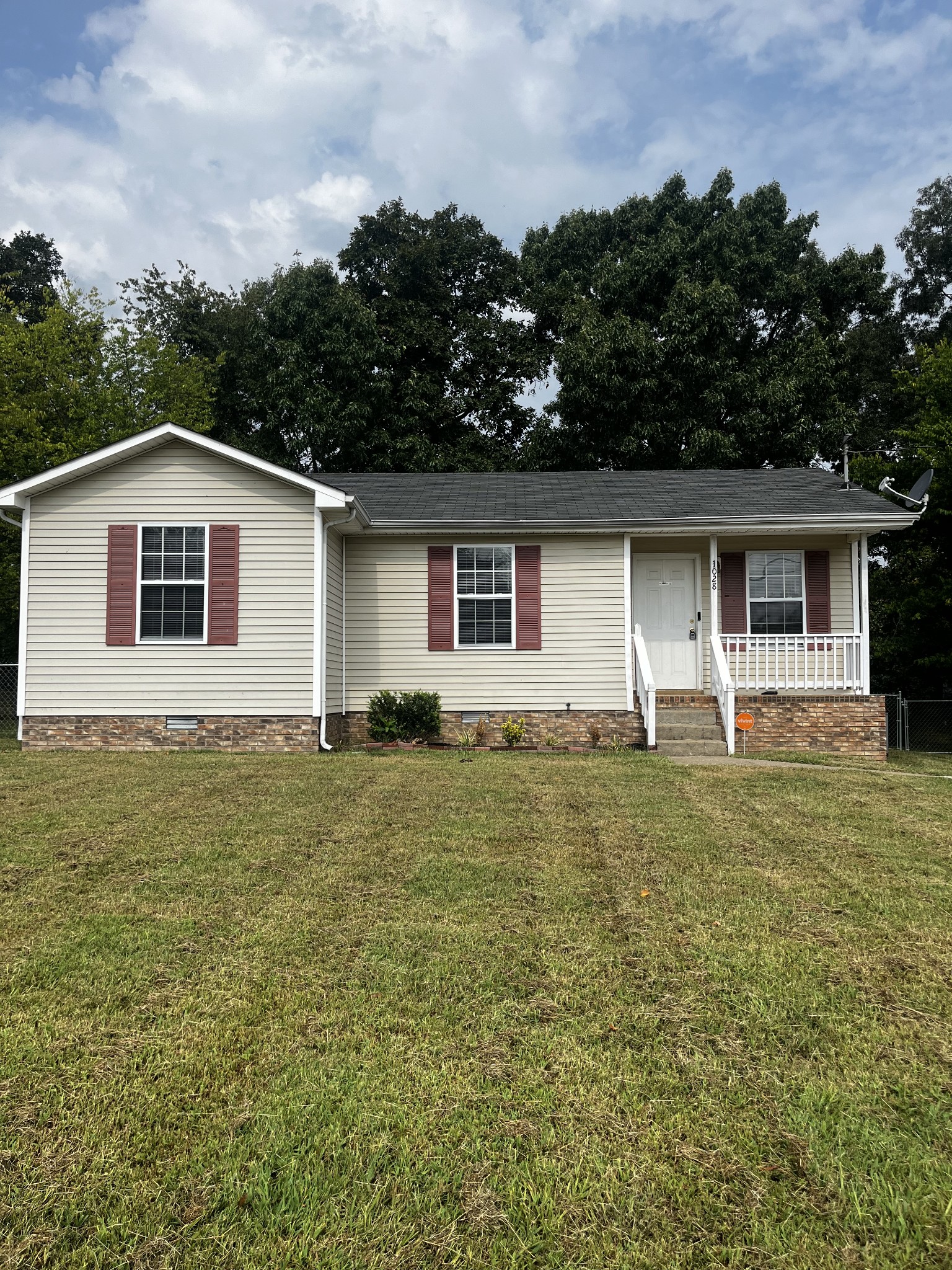 1028 Bush Ave Property Photo 1