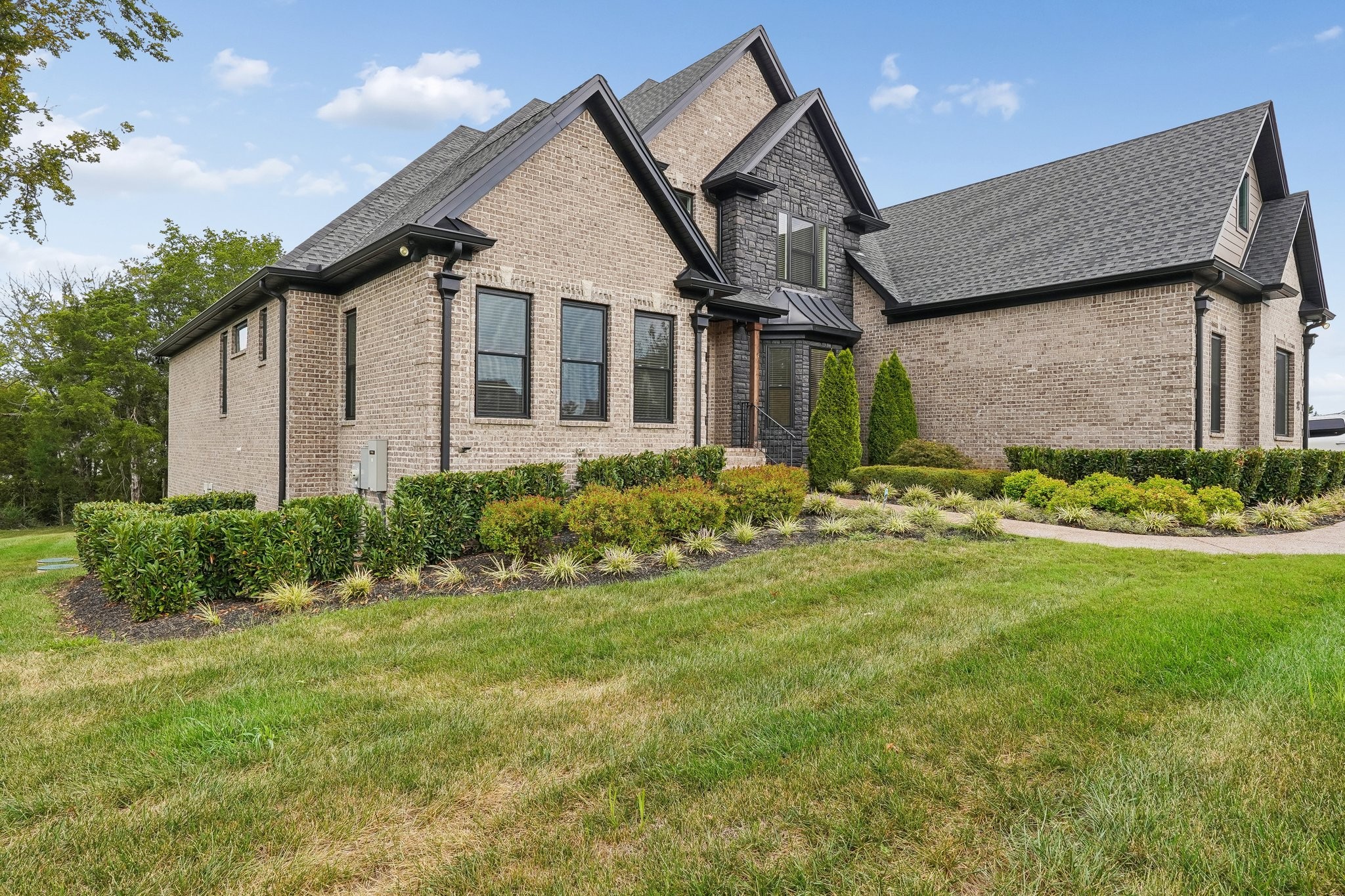 1003 Quillen Way Property Photo 3