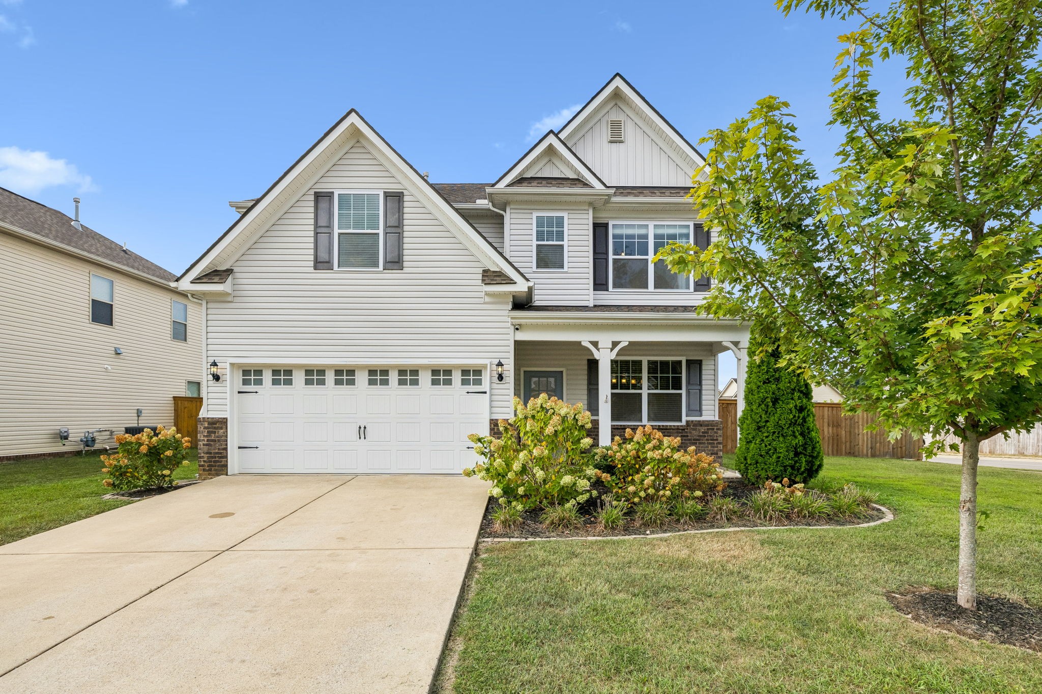 1045 Keeneland Dr Property Photo 1