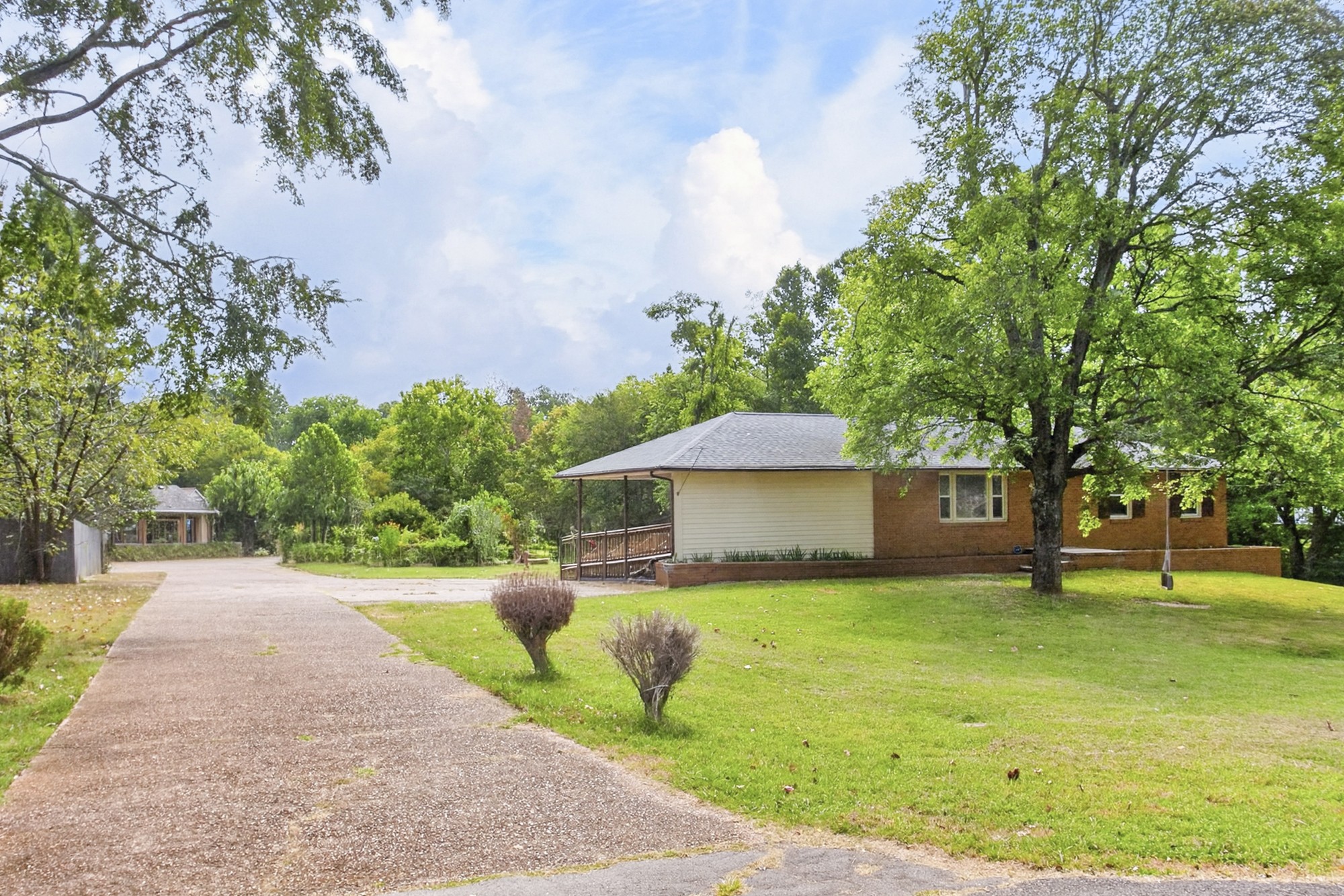 181 Greenwood Dr Property Photo 3