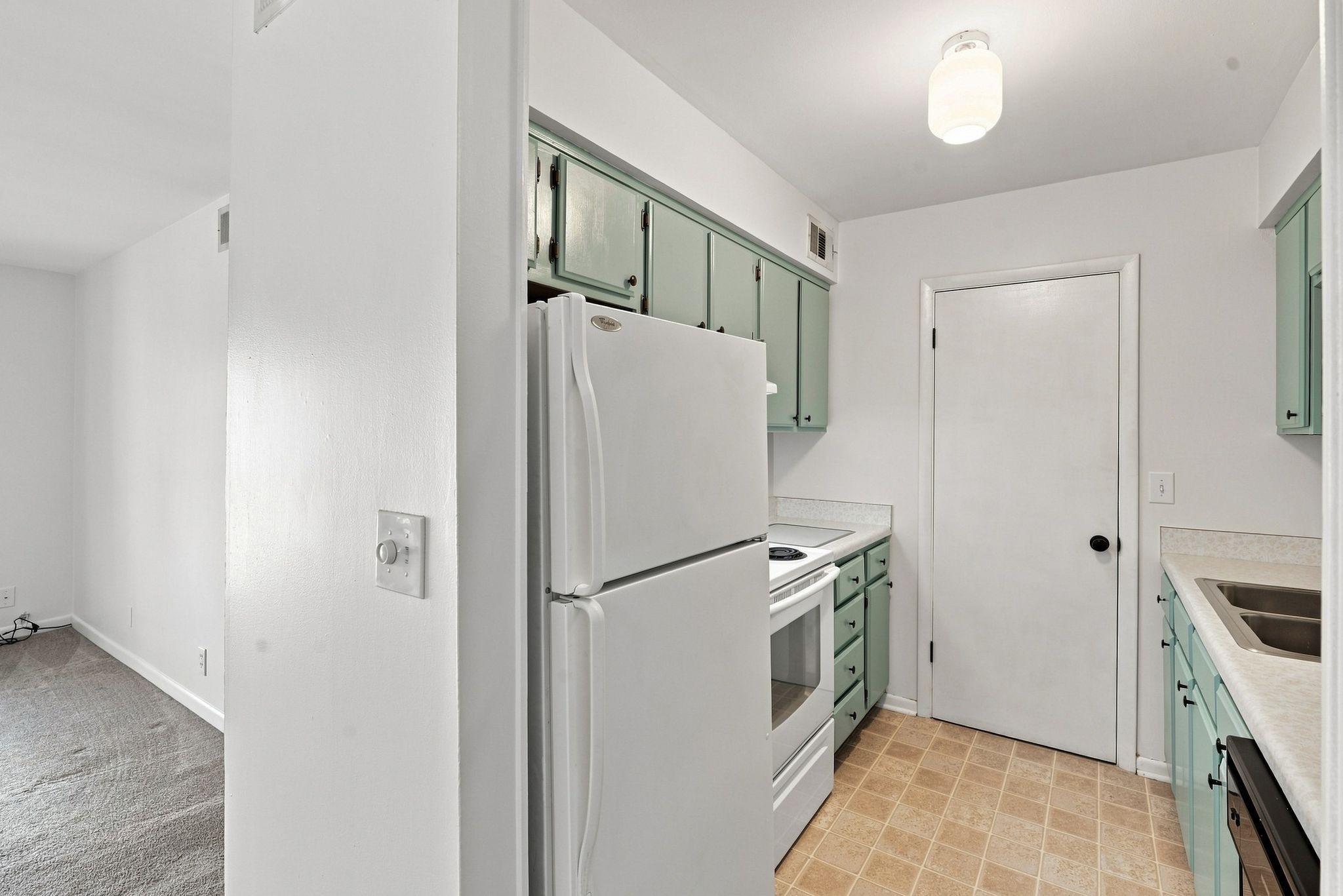 420 Walton Ln Property Photo 9